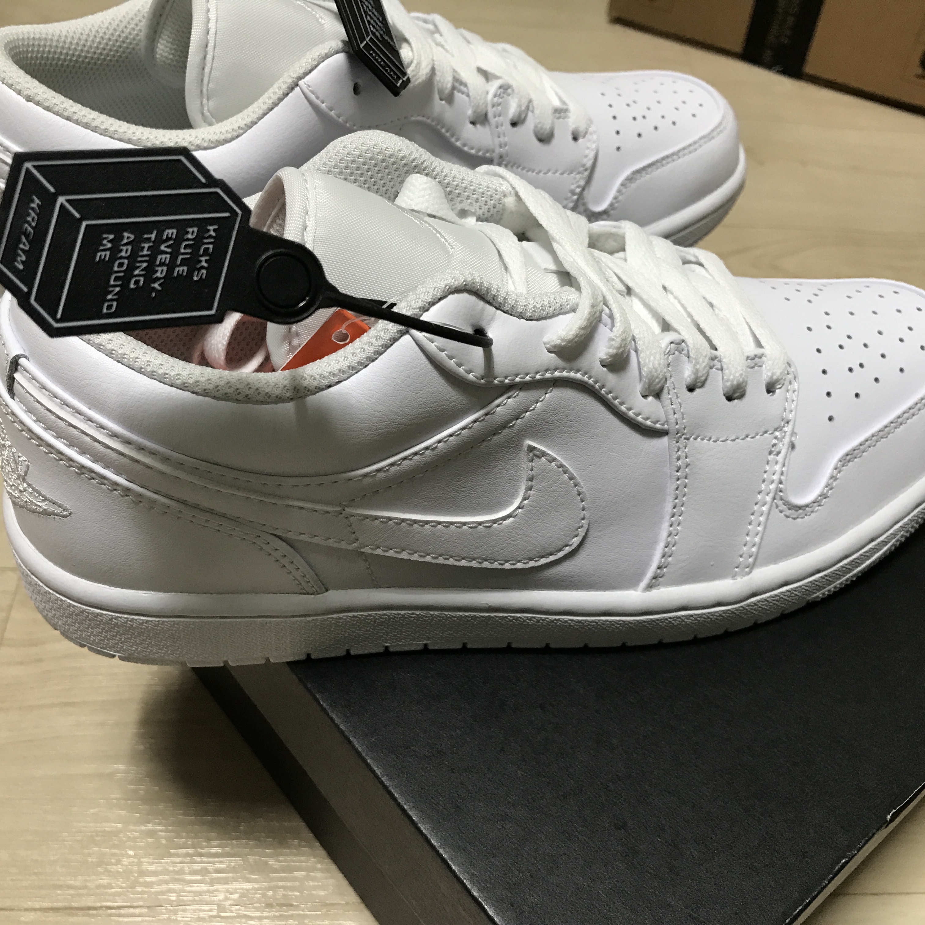 Jordan 1 Low Triple White 착용 스타일