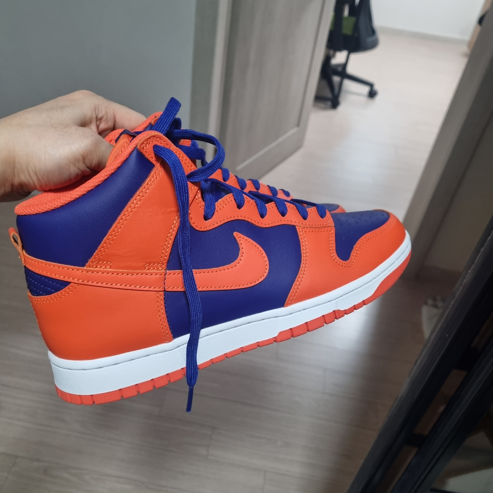 Nike Dunk High Retro Orange and Deep Royal 착용 스타일