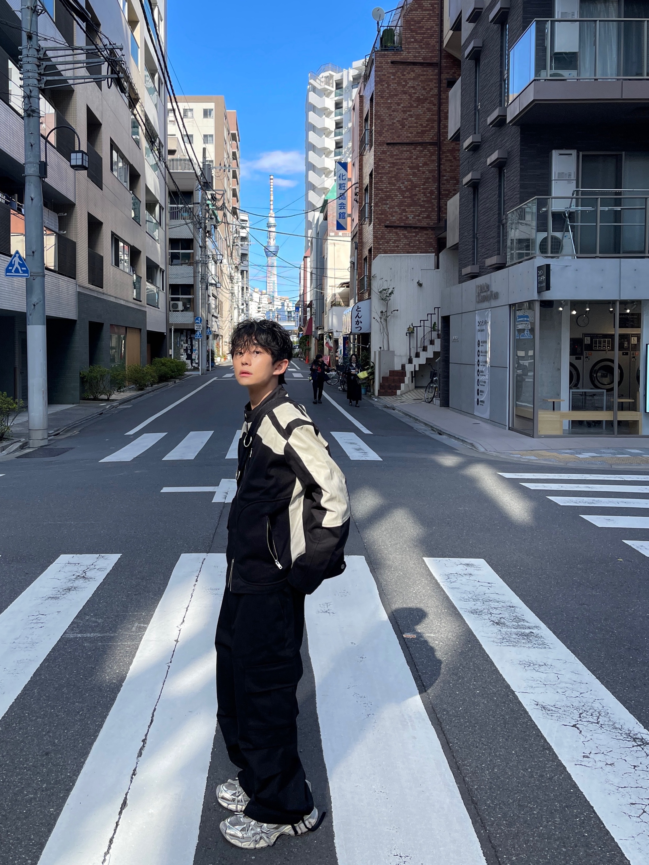(W) Balenciaga 3XL Sneakers Light Beige 착용 스타일 - 3