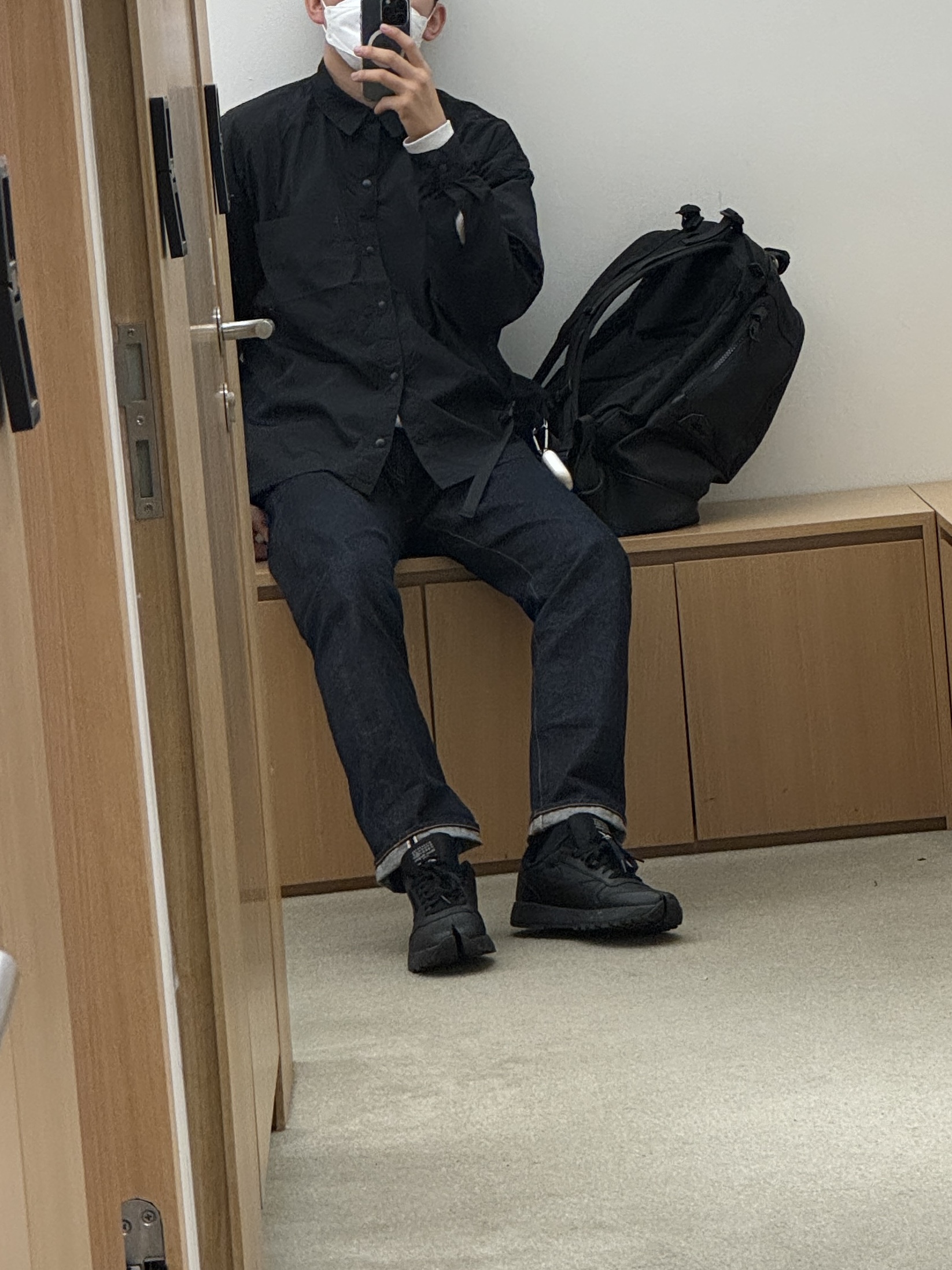 리복 x 메종 마르지엘라 클래식 레더 타비 슈즈 블랙 착용 스타일