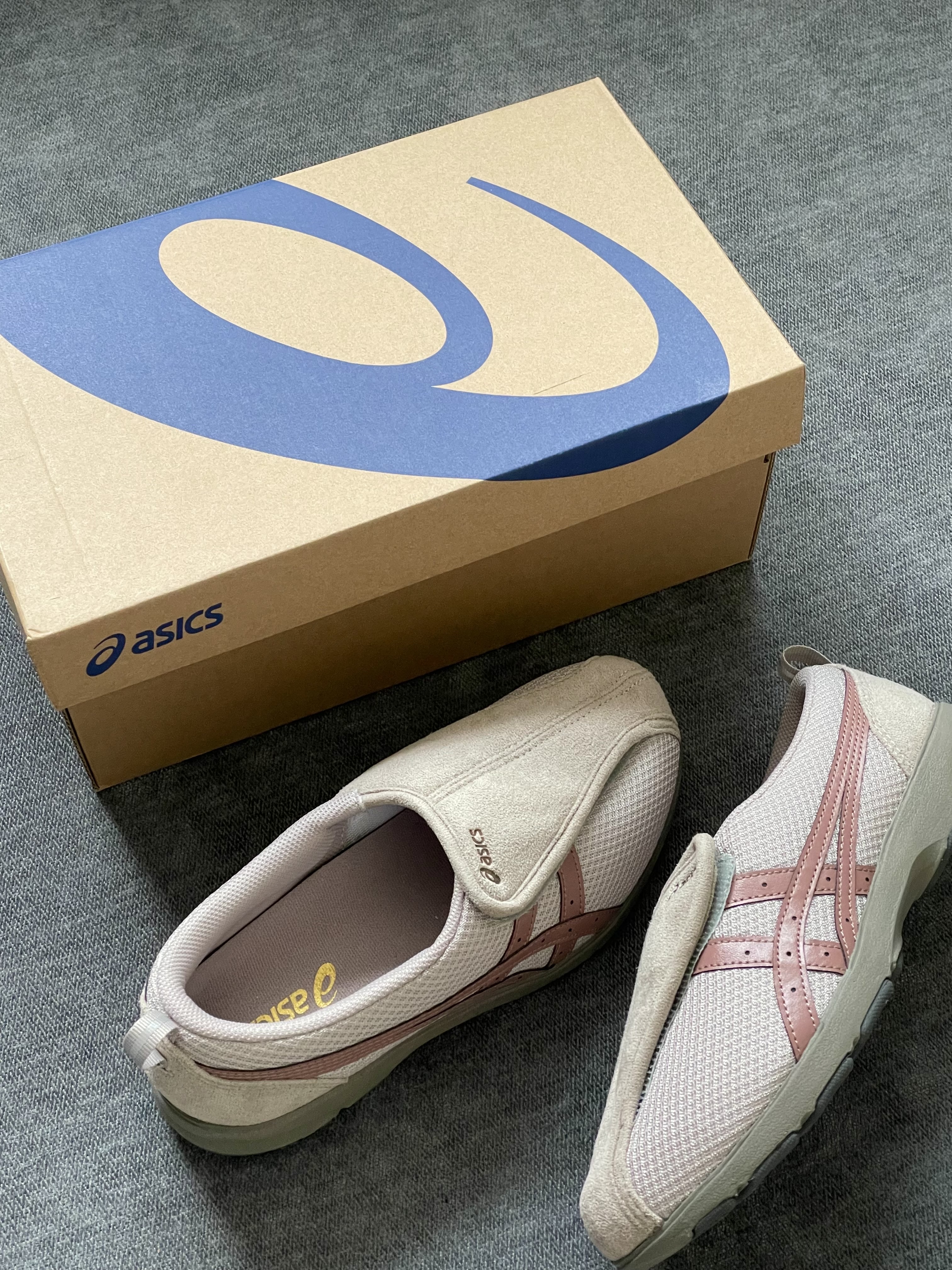 (W) Asics Life Walker 307 Warm Grey Greyish Pink - 3E Wide 착용 스타일 - 1