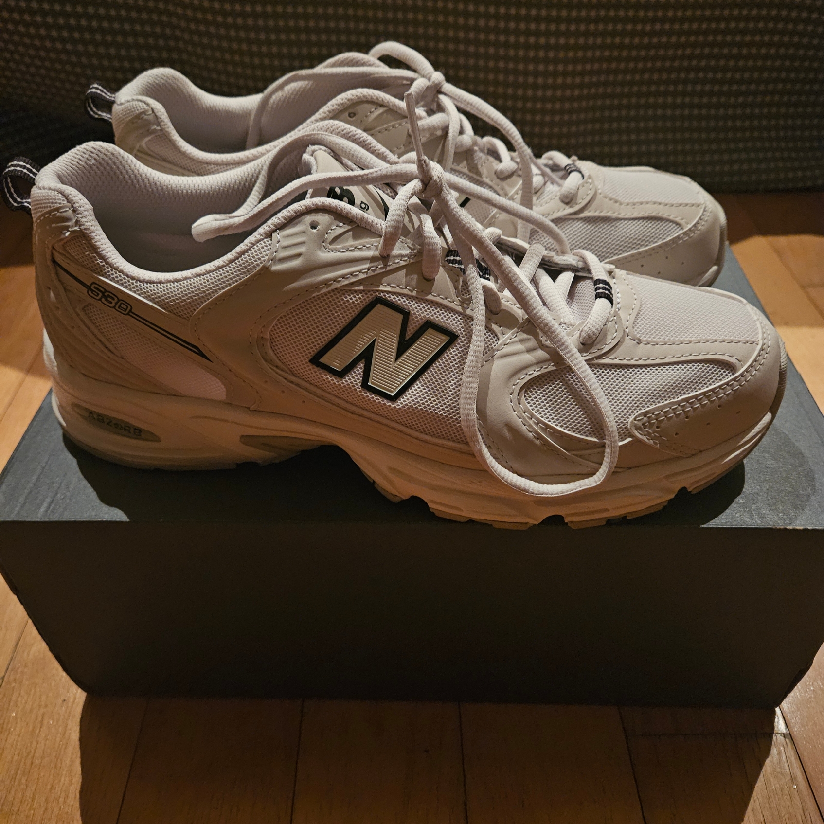 New Balance 530 Ivory 착용 스타일