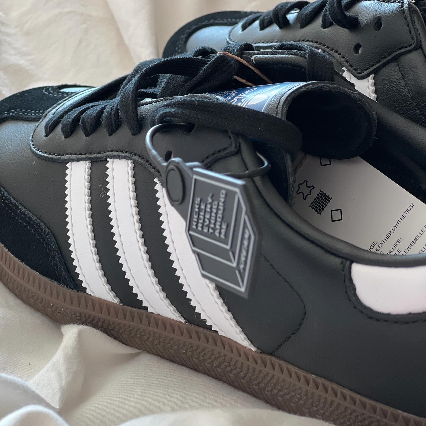 Adidas Samba OG Black White Gum 착용 스타일 - 2