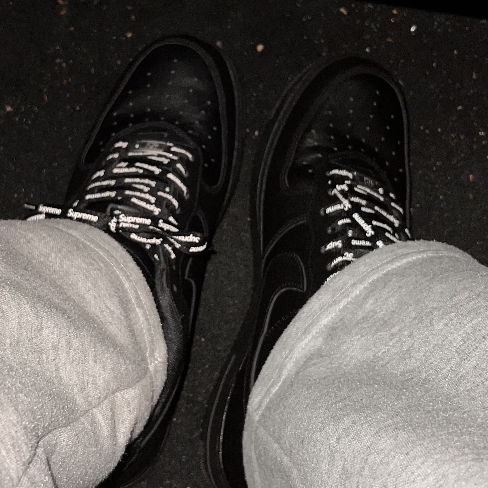 Nike x Supreme Air Force 1 Low Black 착용 스타일