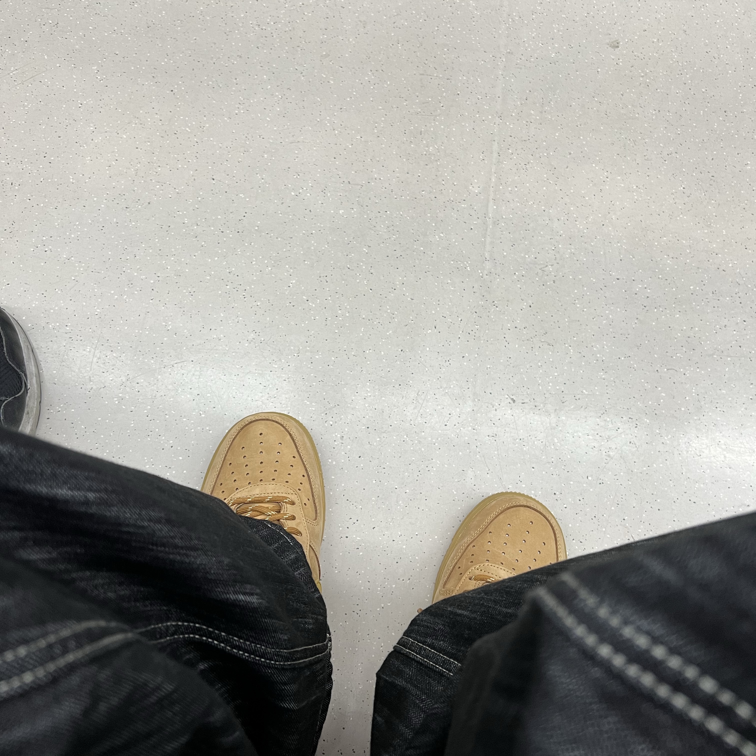 Nike Air Force 1 '07 WB Flax 착용 스타일