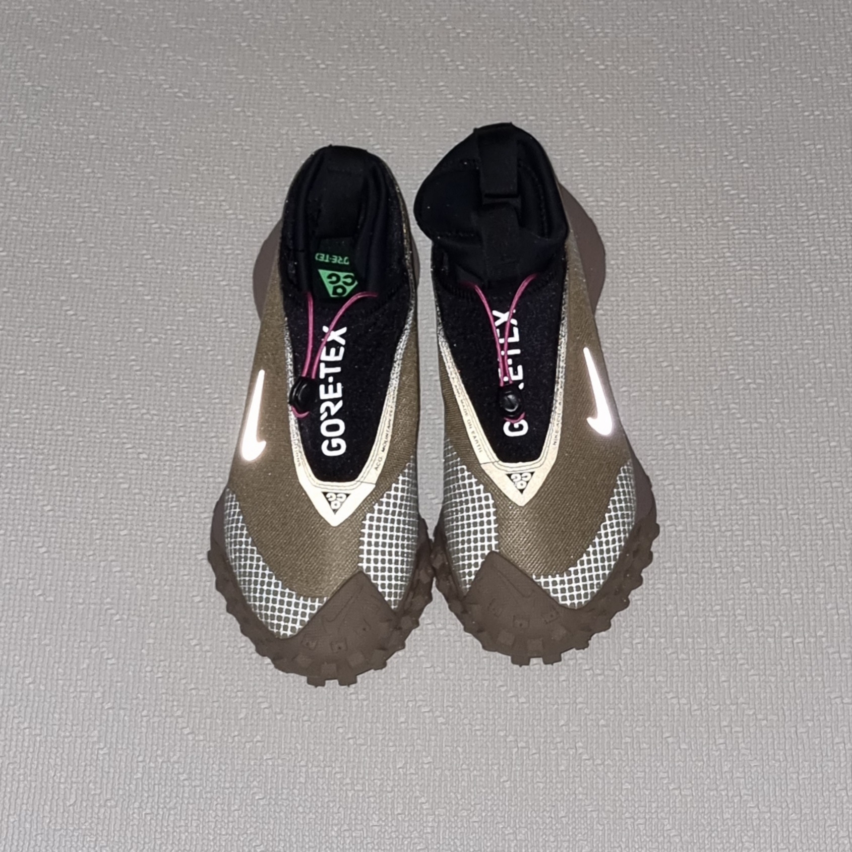 Nike ACG Mountain Fly Gore-Tex Khaki 착용 스타일 - 2