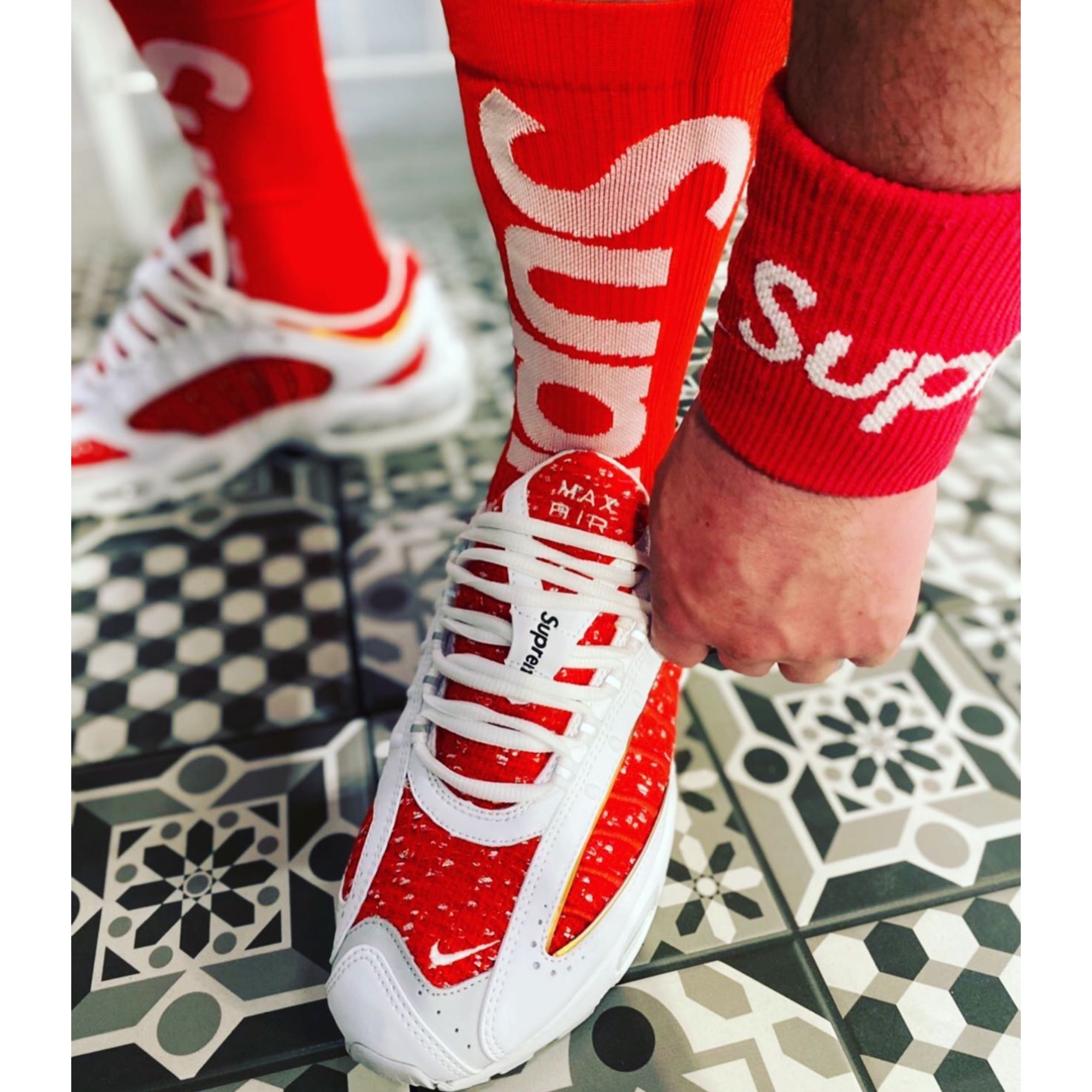 Supreme x Nike NBA Wristband Red (Pack of 2), Supreme x Nike NBA Wristband Black (Pack of 2) 착용 스타일 - 2