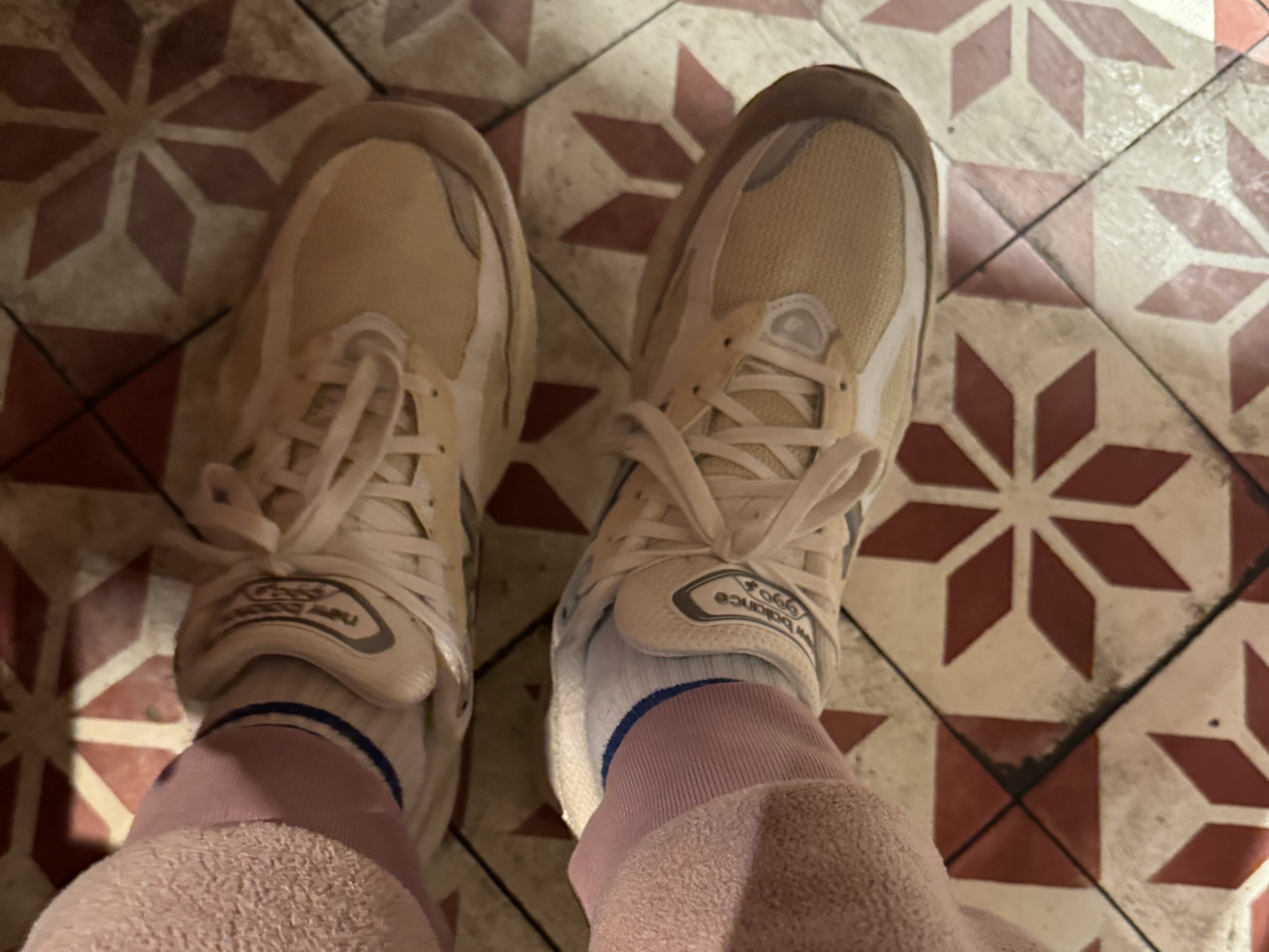 New Balance 990v6 Made in USA Cream Mindful Grey 착용 스타일