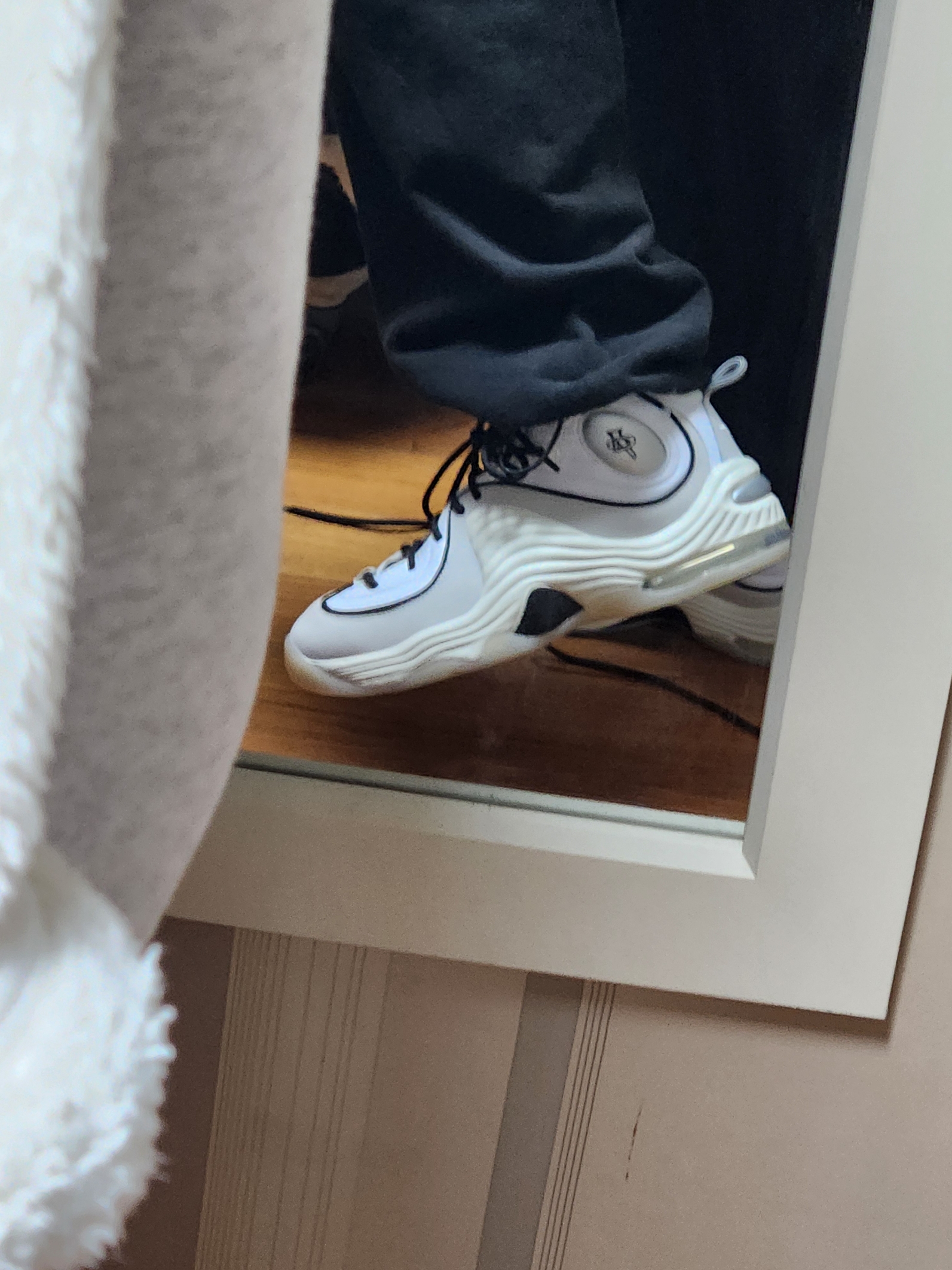 Nike Air Penny II Photon Dust 착용 스타일