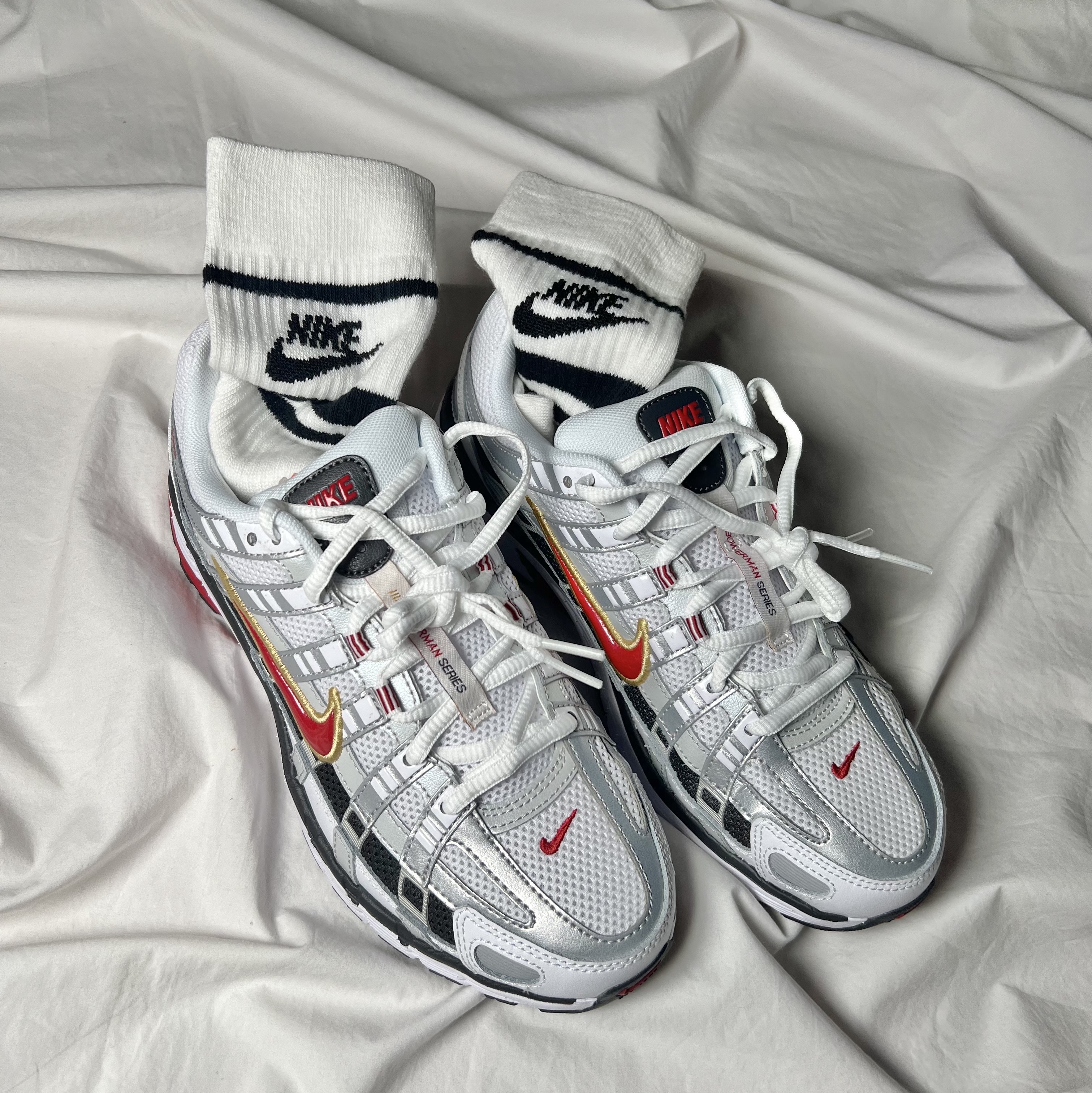 Nike P-6000 White Varsity Red 착용 스타일
