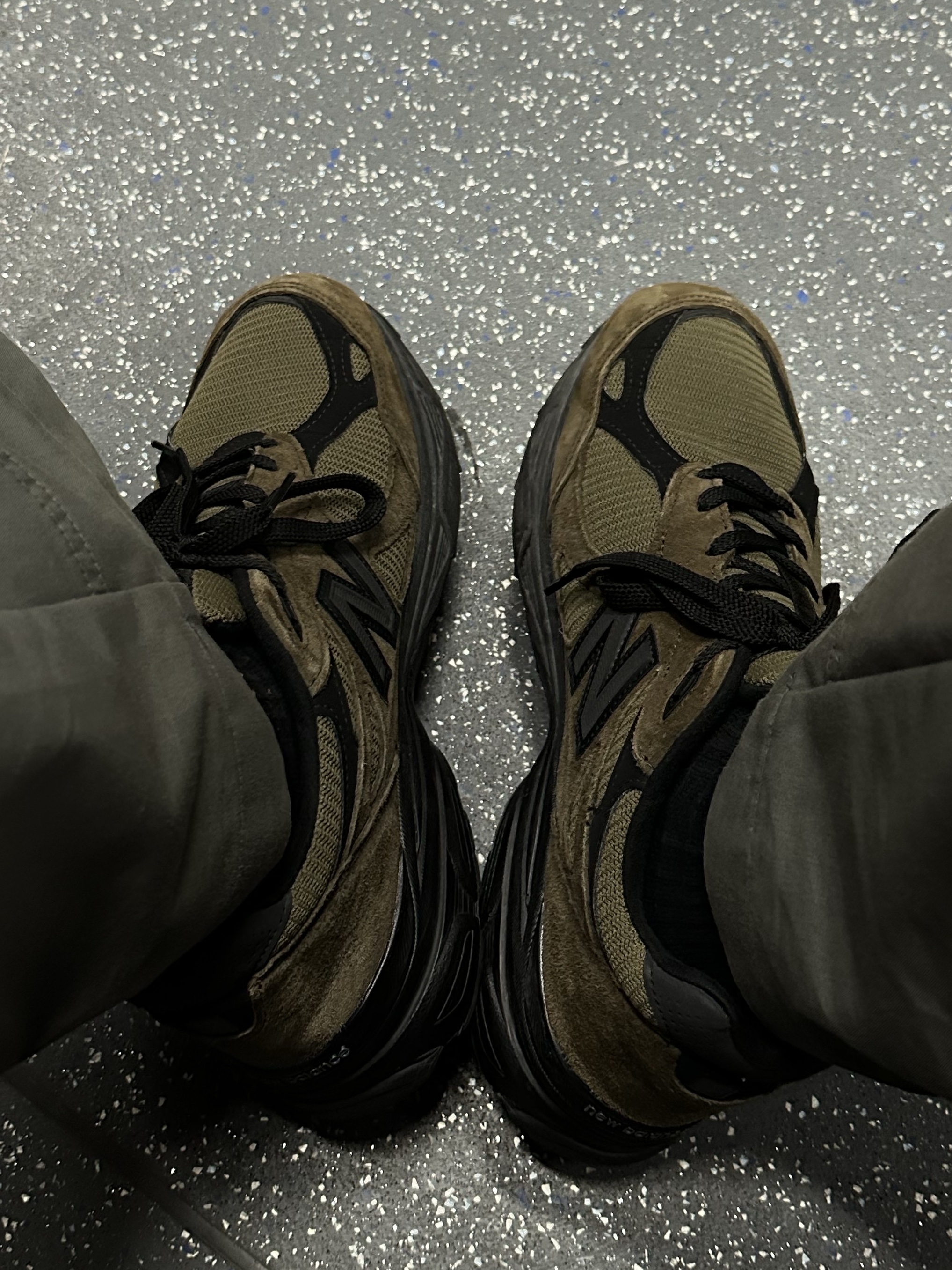 New Balance x JJJJound 990v3 Brown Black 착용 스타일 - 3