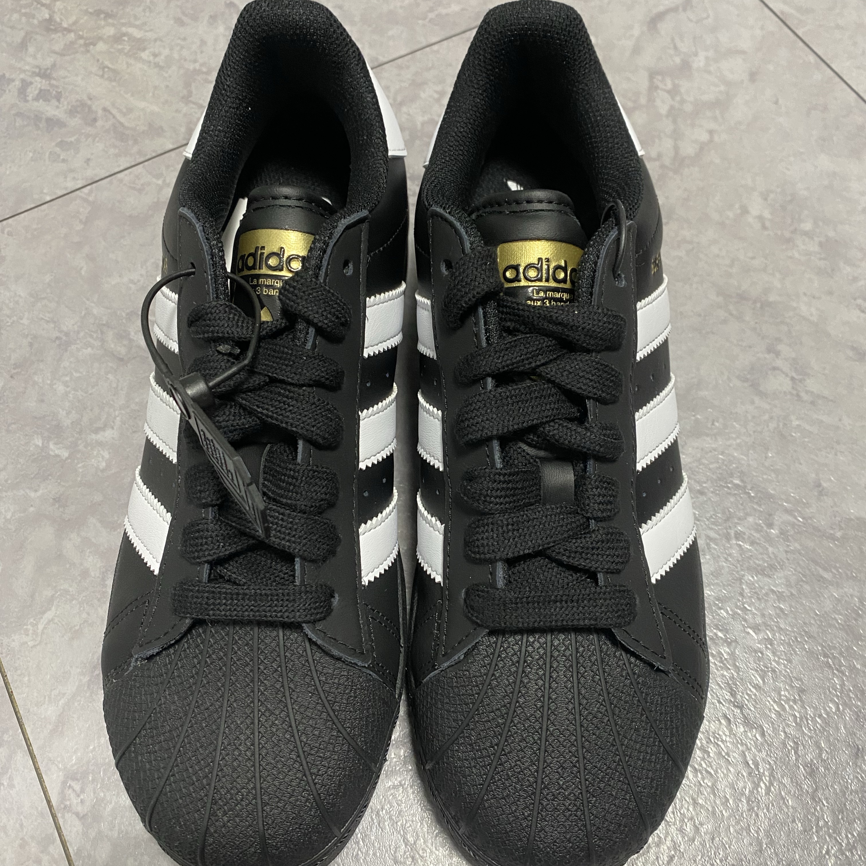 Adidas Superstar XLG Core Black White 착용 스타일