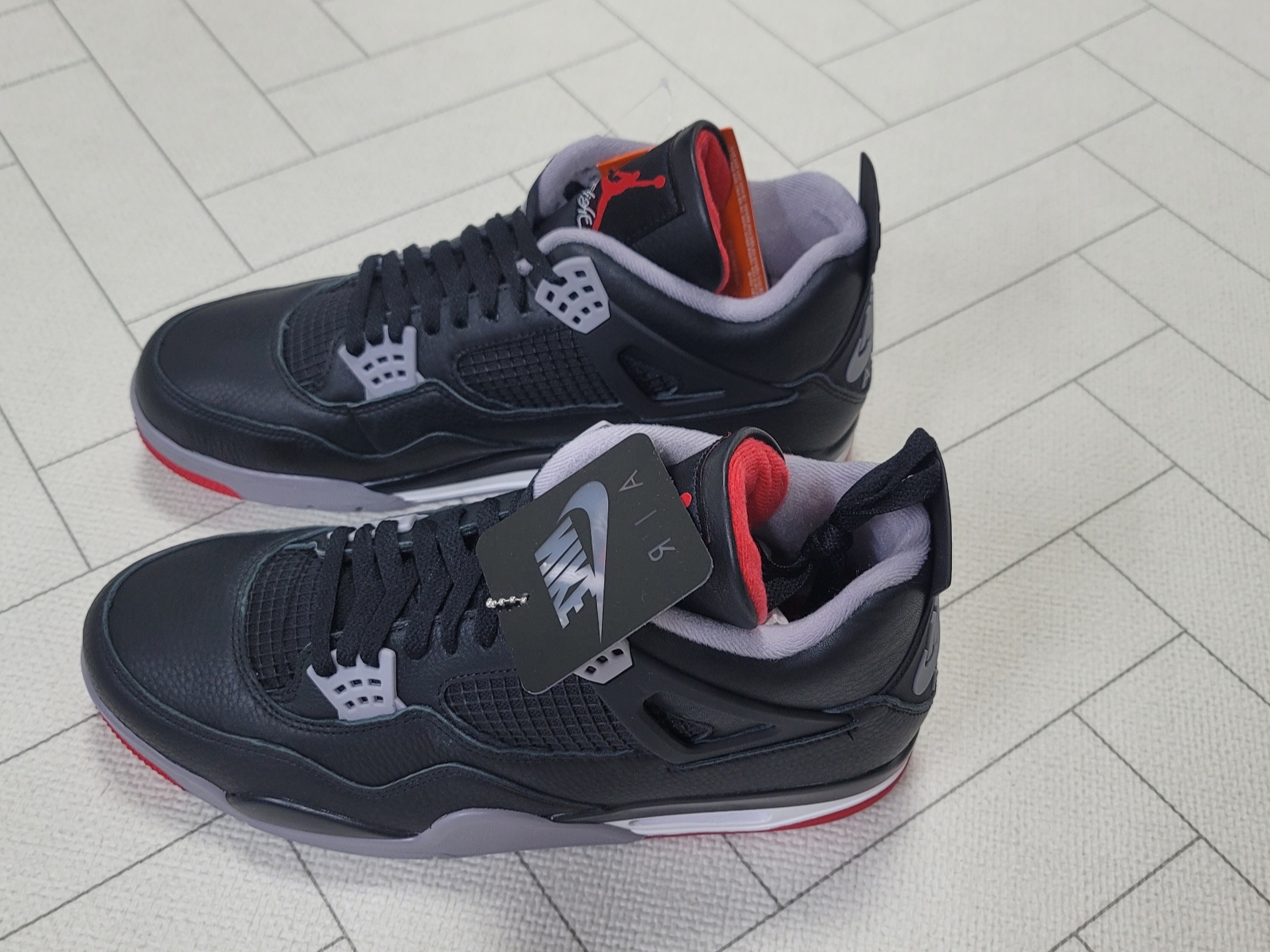 Jordan 4 Retro Bred Reimagined 착용 스타일 - 3
