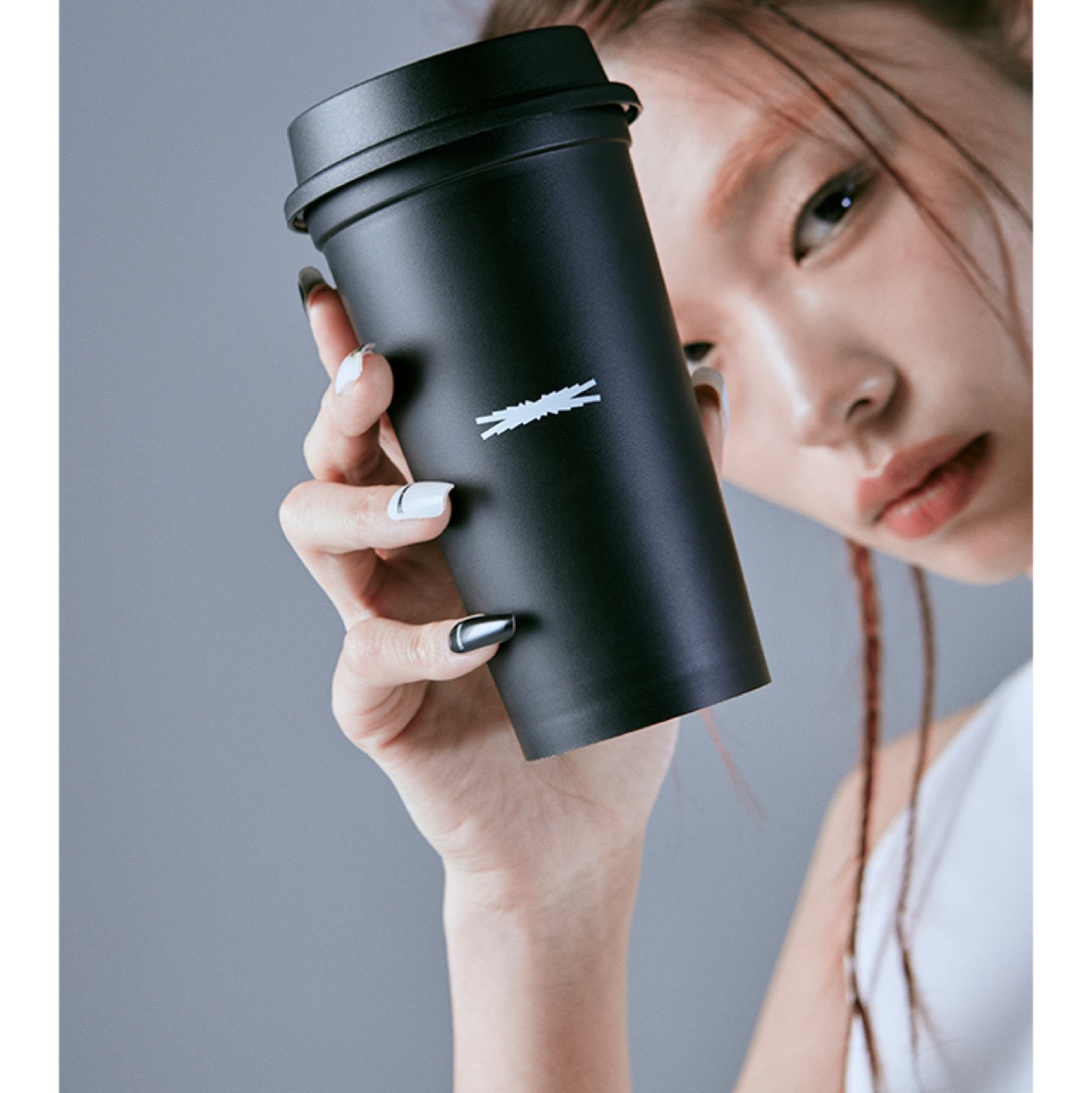 LE SSERAFIM Tumbler 착용 스타일 - 3