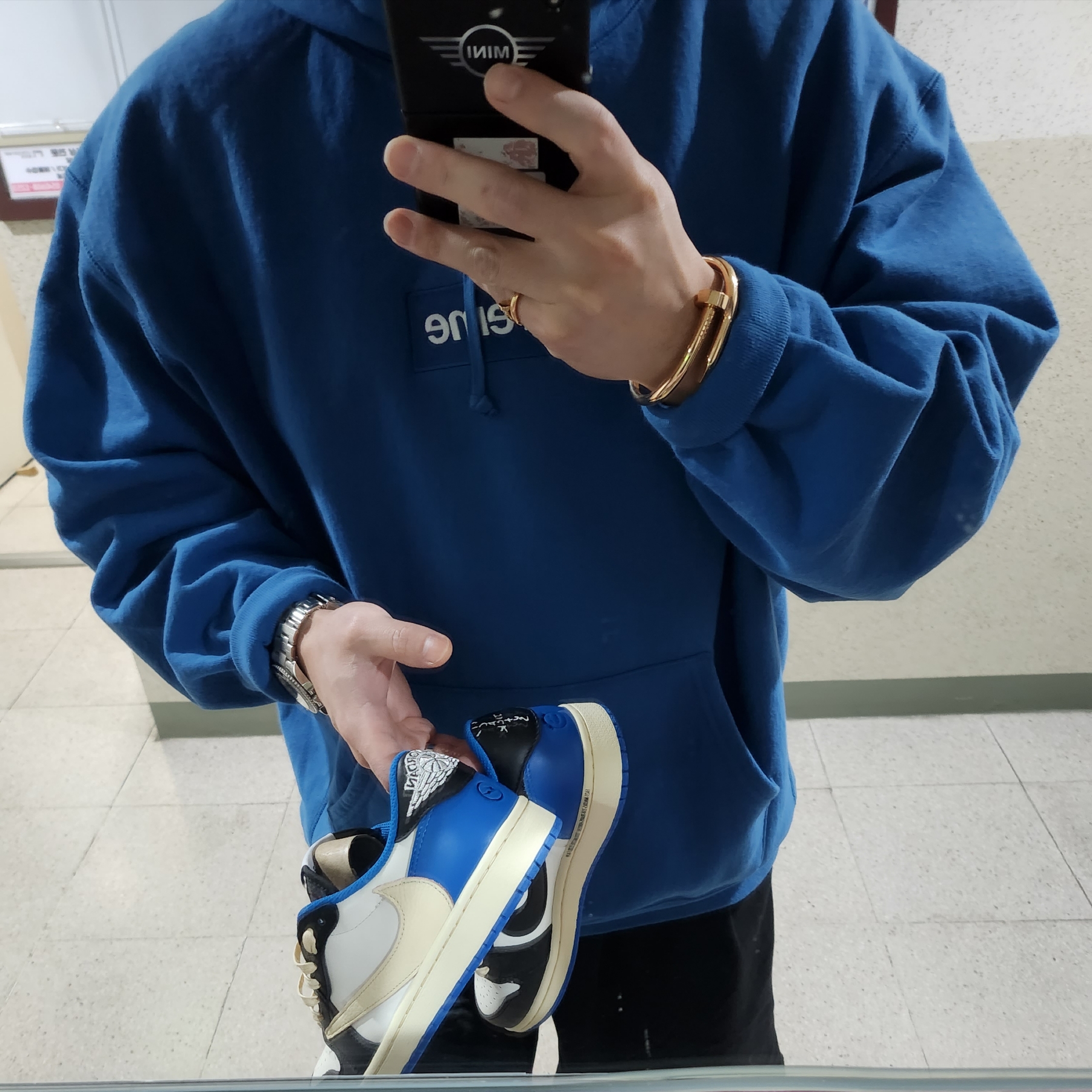 Supreme Box Logo Hooded Sweatshirt Blue - 23FW, Jordan 1 x Travis Scott x Fragment Retro Low OG SP Military Blue 착용 스타일