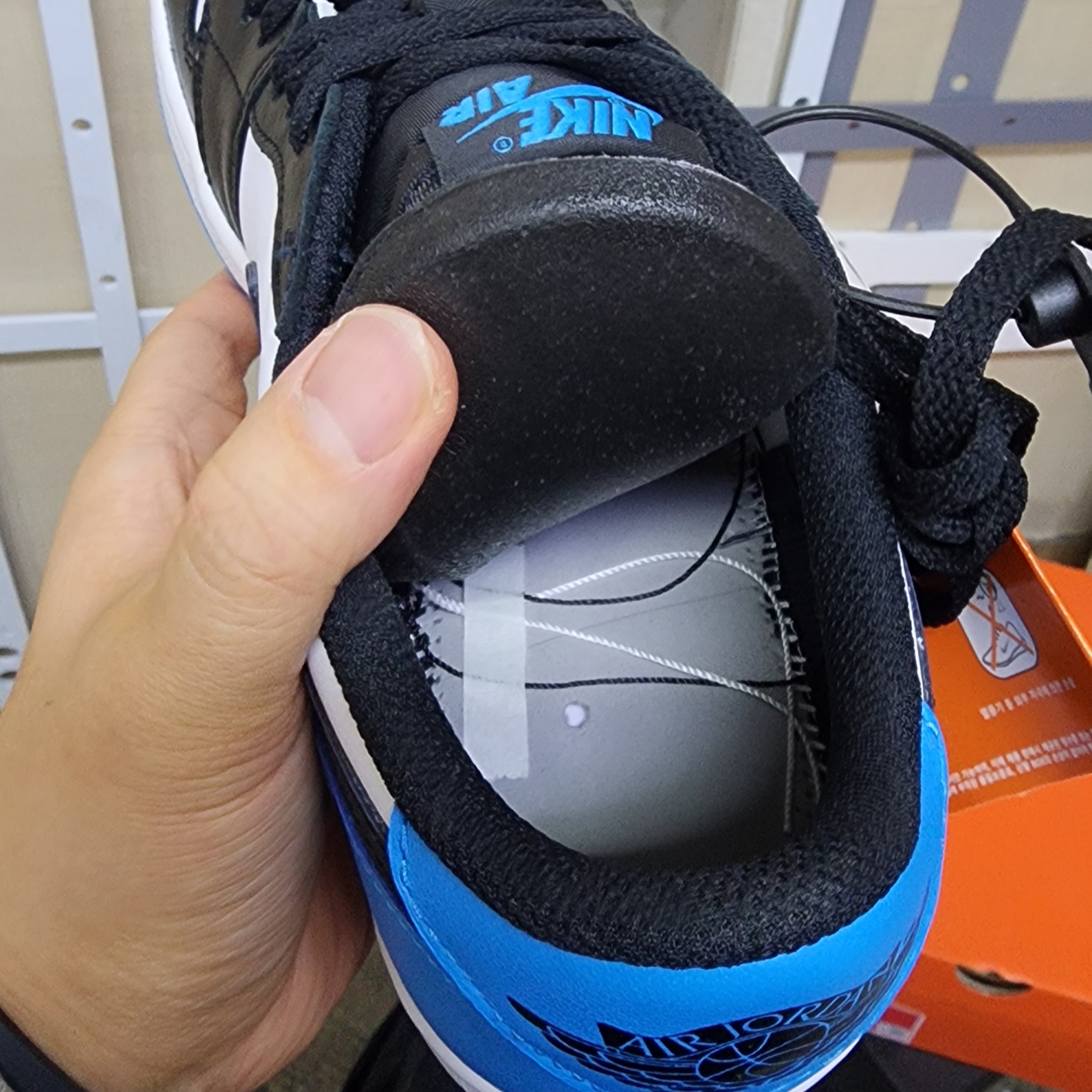 Jordan 1 Retro Low OG Black and Dark Powder Blue 착용 스타일