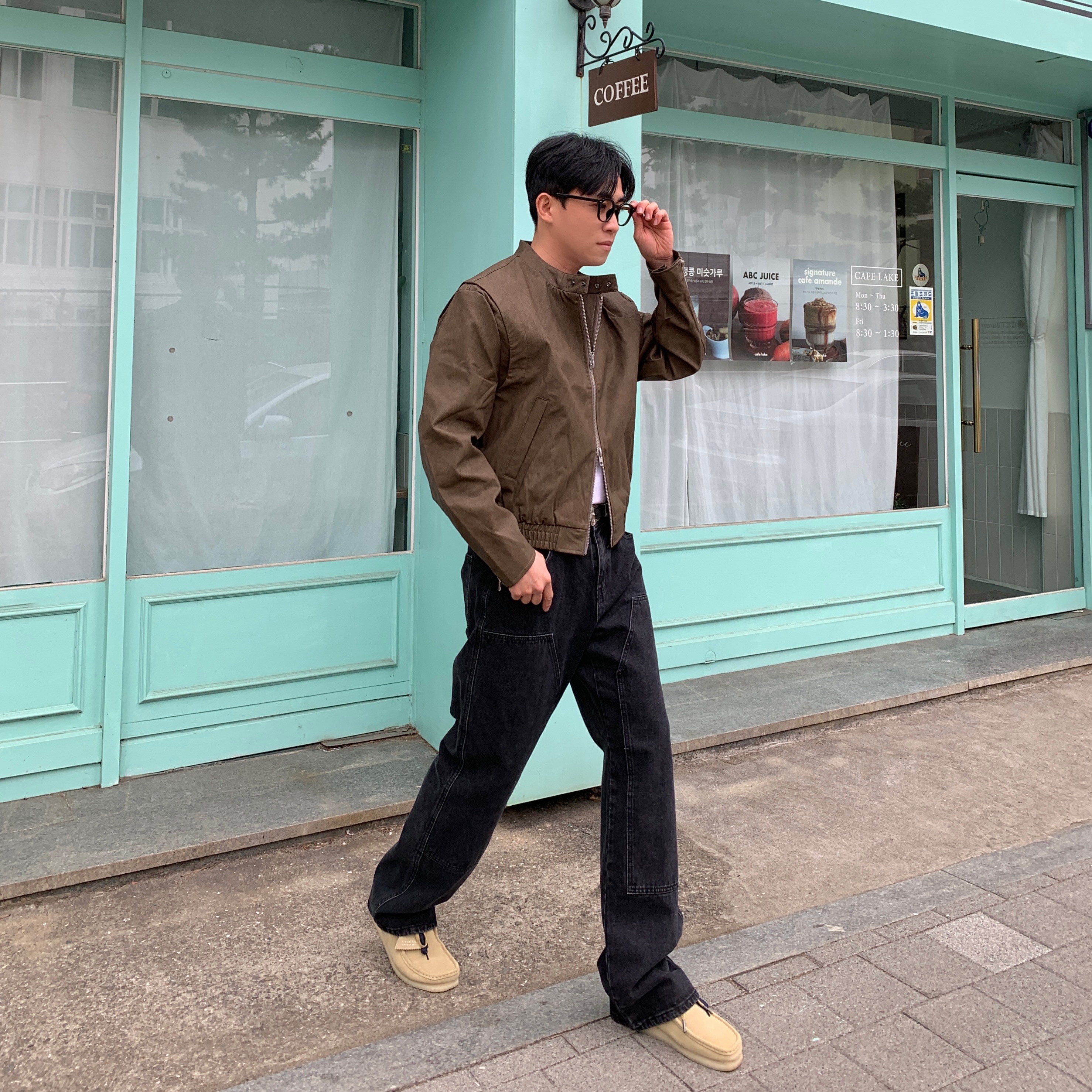 Clarks Wallabee Maple Suede 착용 스타일 - 2