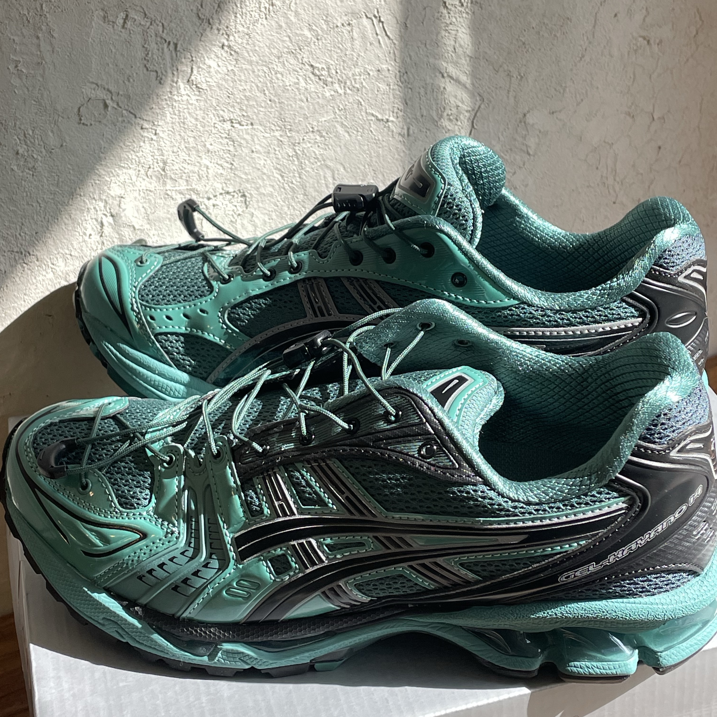 Asics x Unaffected Gel-Kayano 14 Uranus Green 착용 스타일