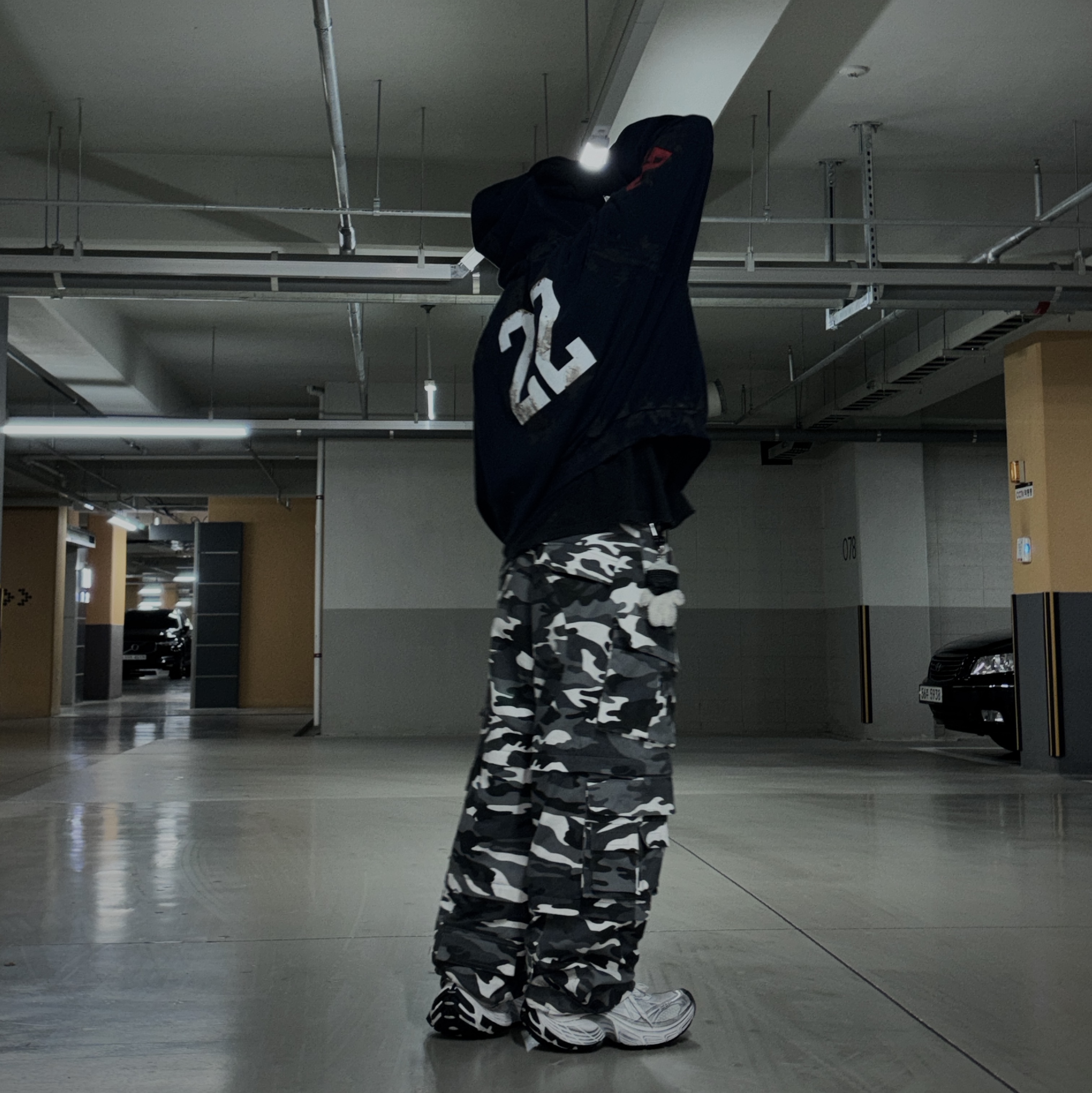 Balenciaga 10XL Sneakers White Black Grey, Project G/R Oversized Convertible Cargo Pants City Camo 착용 스타일 - 6