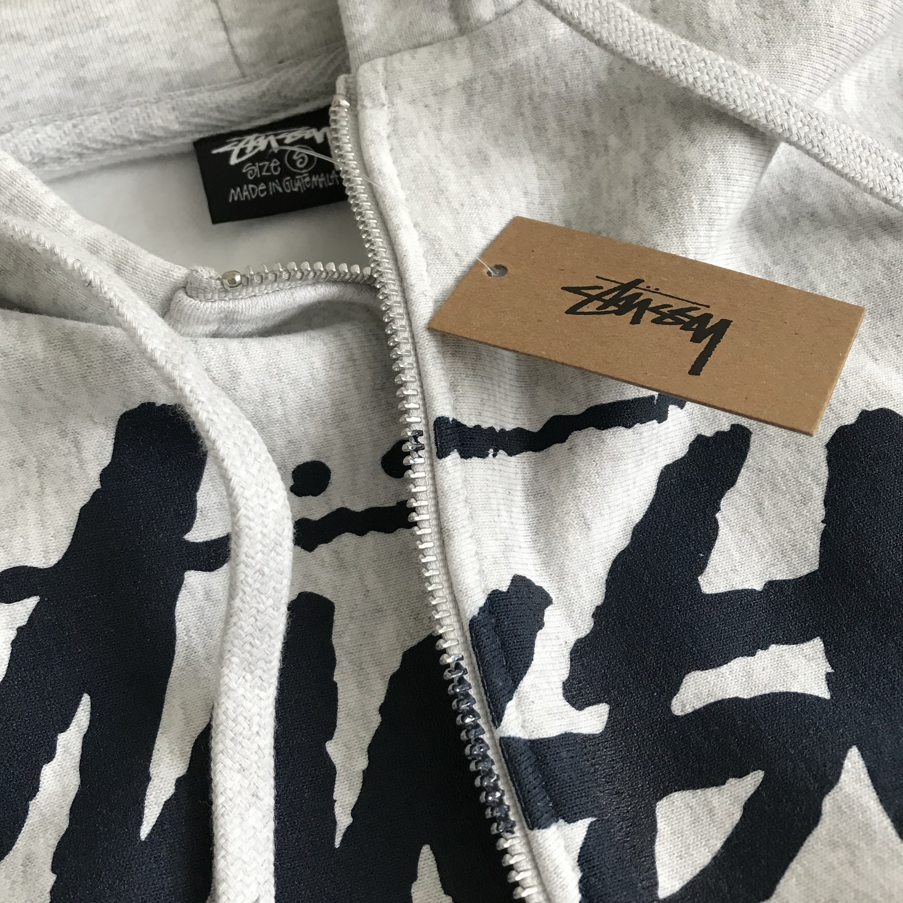 Stussy Stock Zip Hoodie Ash Heather 착용 스타일