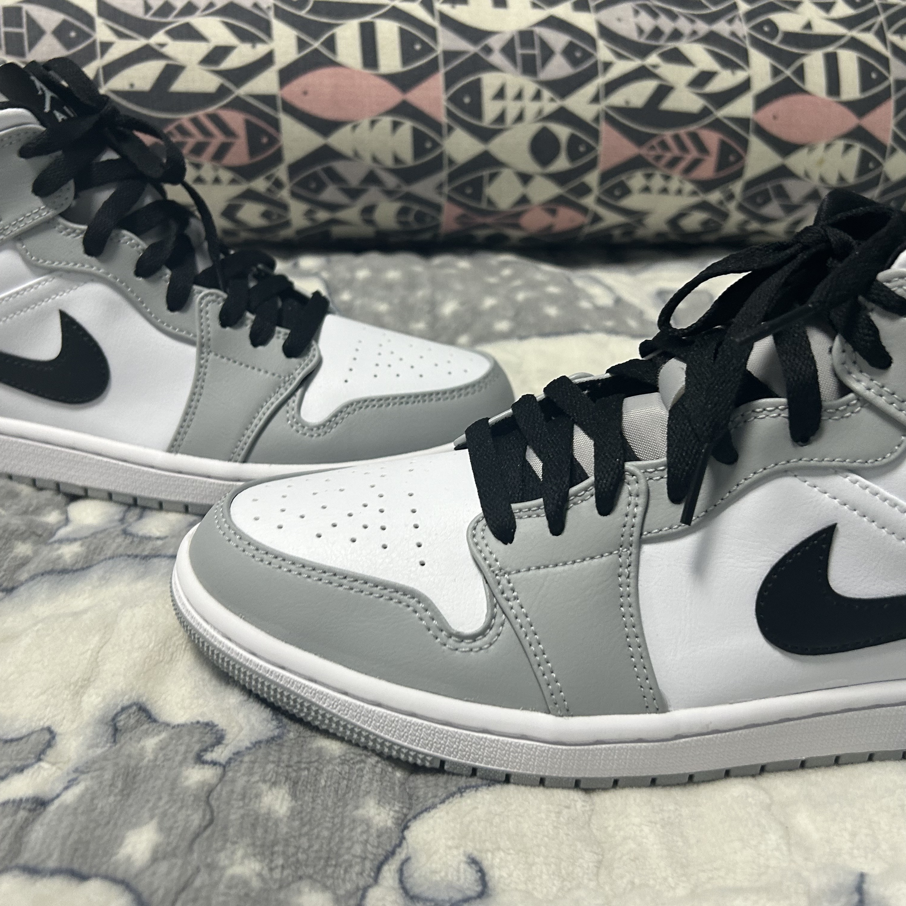 Jordan 1 Mid Light Smoke Grey 착용 스타일 - 1