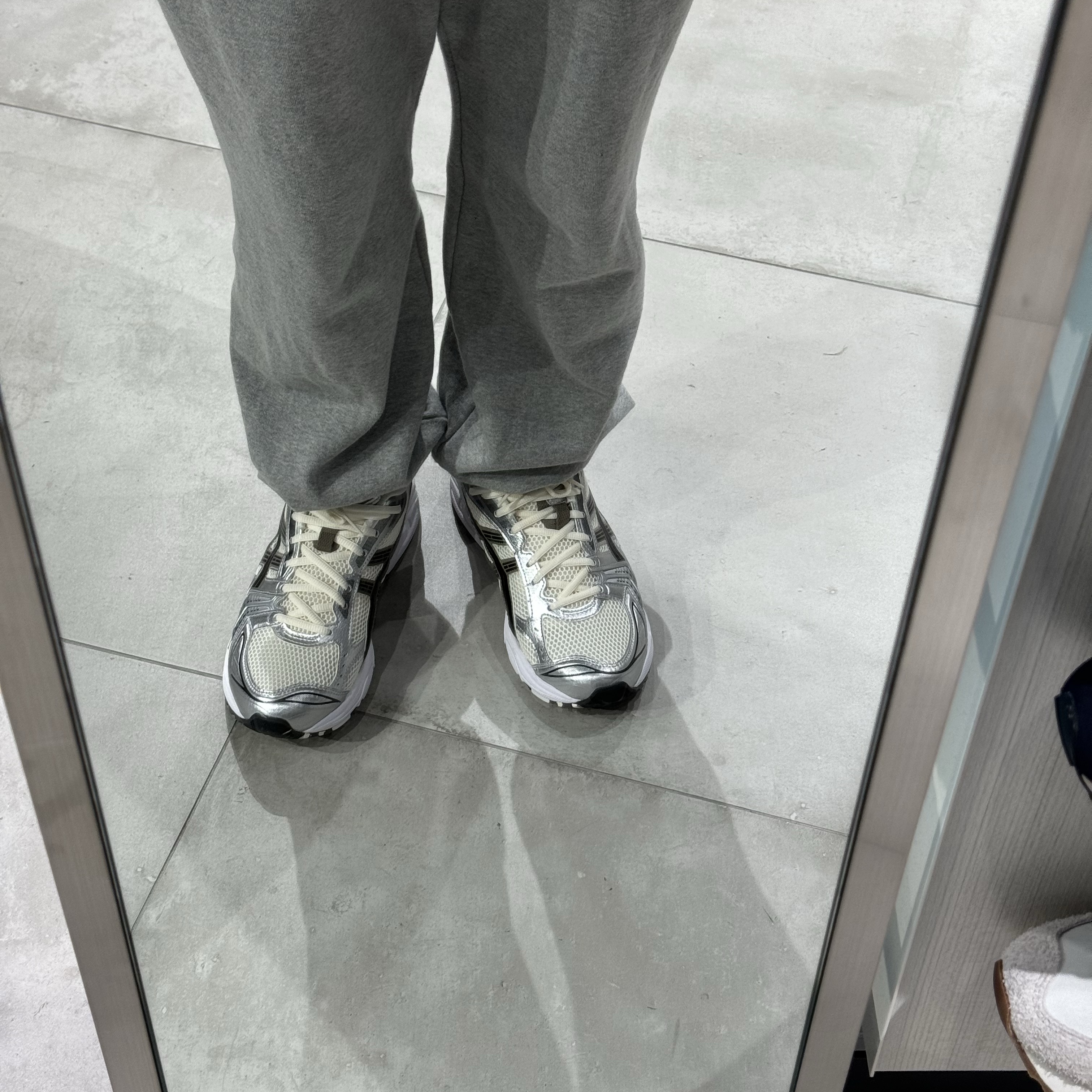 Asics Gel-Kayano 14 Cream Black 착용 스타일