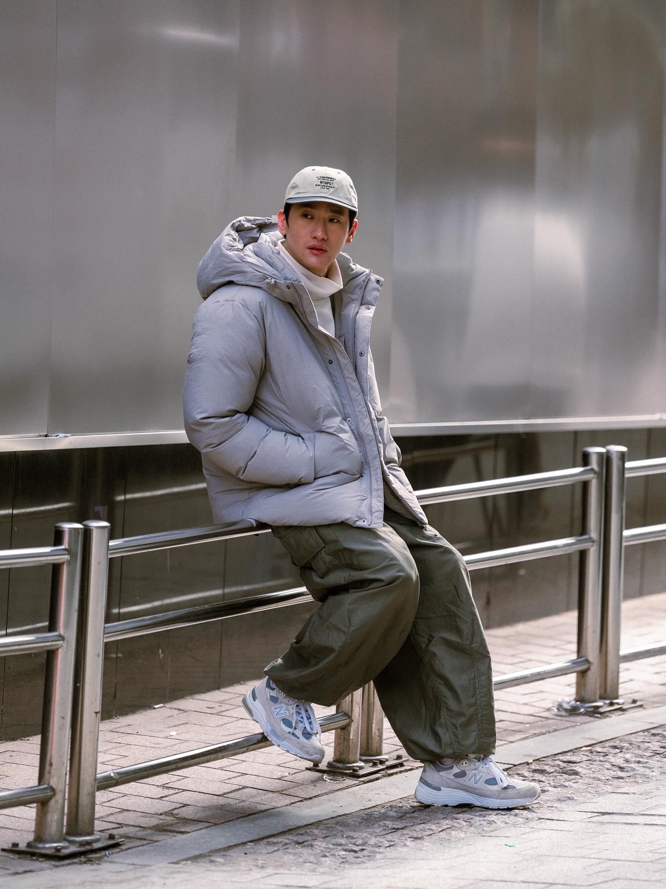 New Balance 992 Made in USA White Silver 착용 스타일 - 3