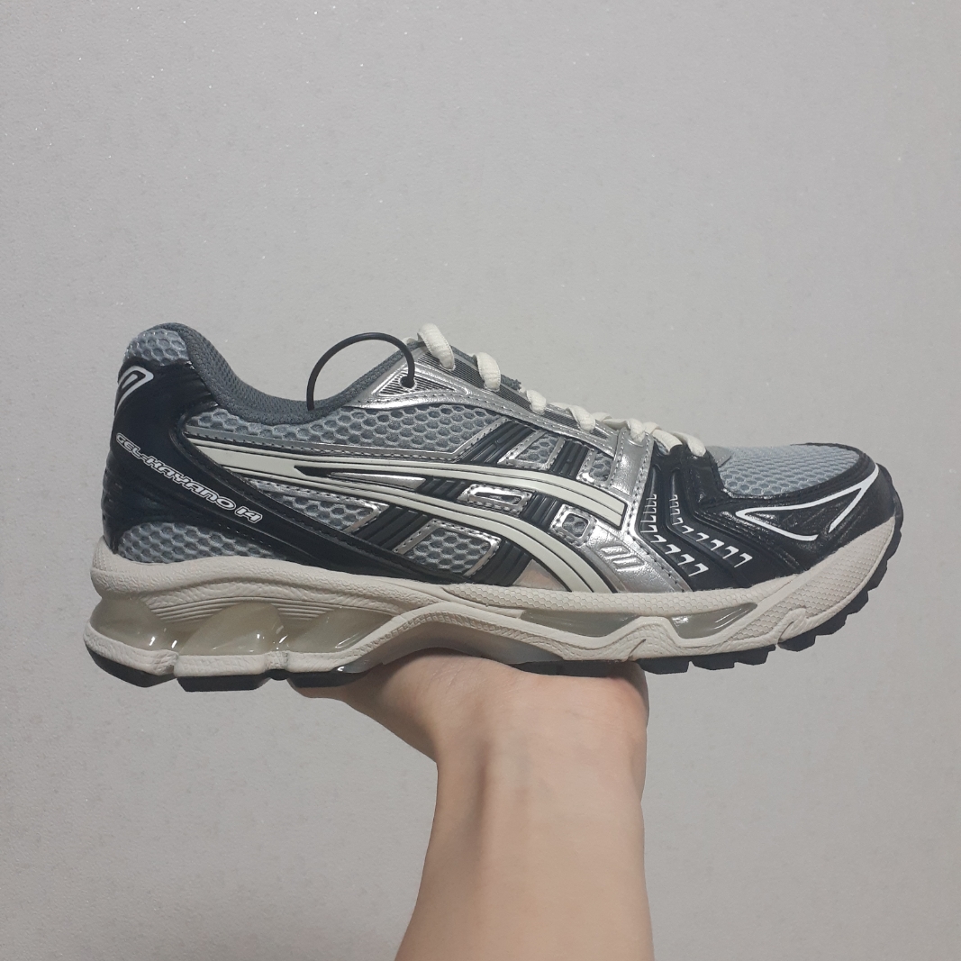 Asics Gel-Kayano 14 Black Glacier Grey 착용 스타일