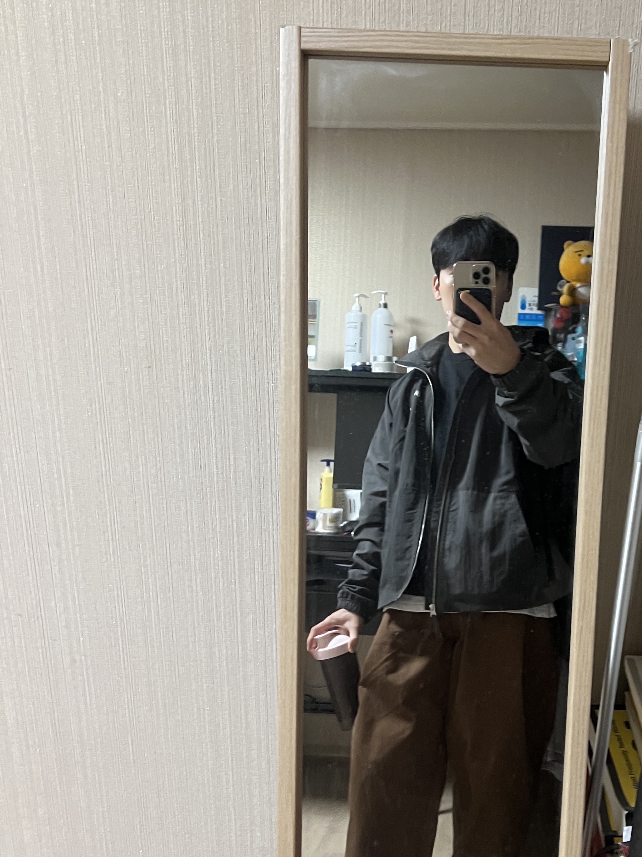Stussy Wave Dye Beach Shell Jacket Black 착용 스타일 - 1