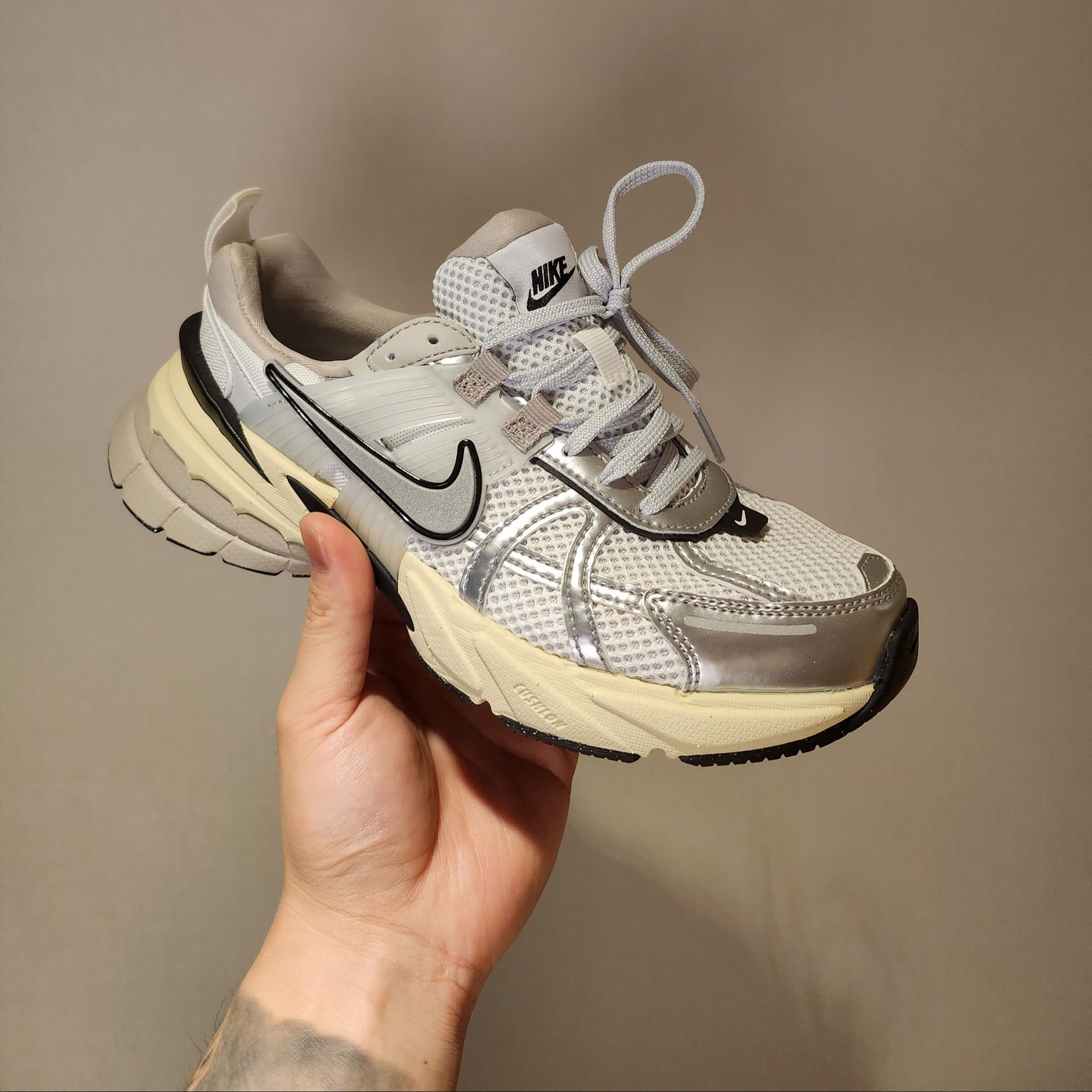 Nike V2K Run Summit White Metallic Silver 착용 스타일