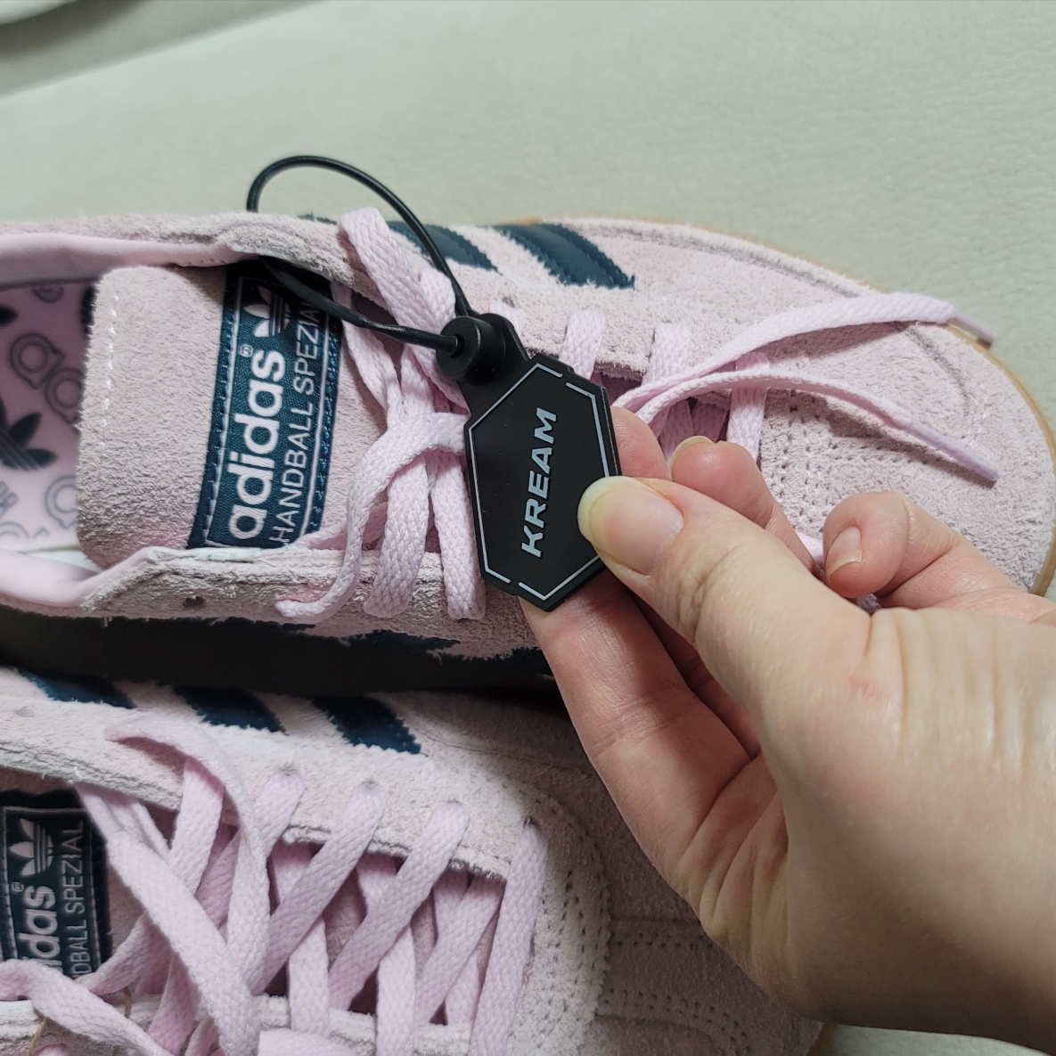 (W) Adidas Spezial Handball Clear Pink 착용 스타일 - 2