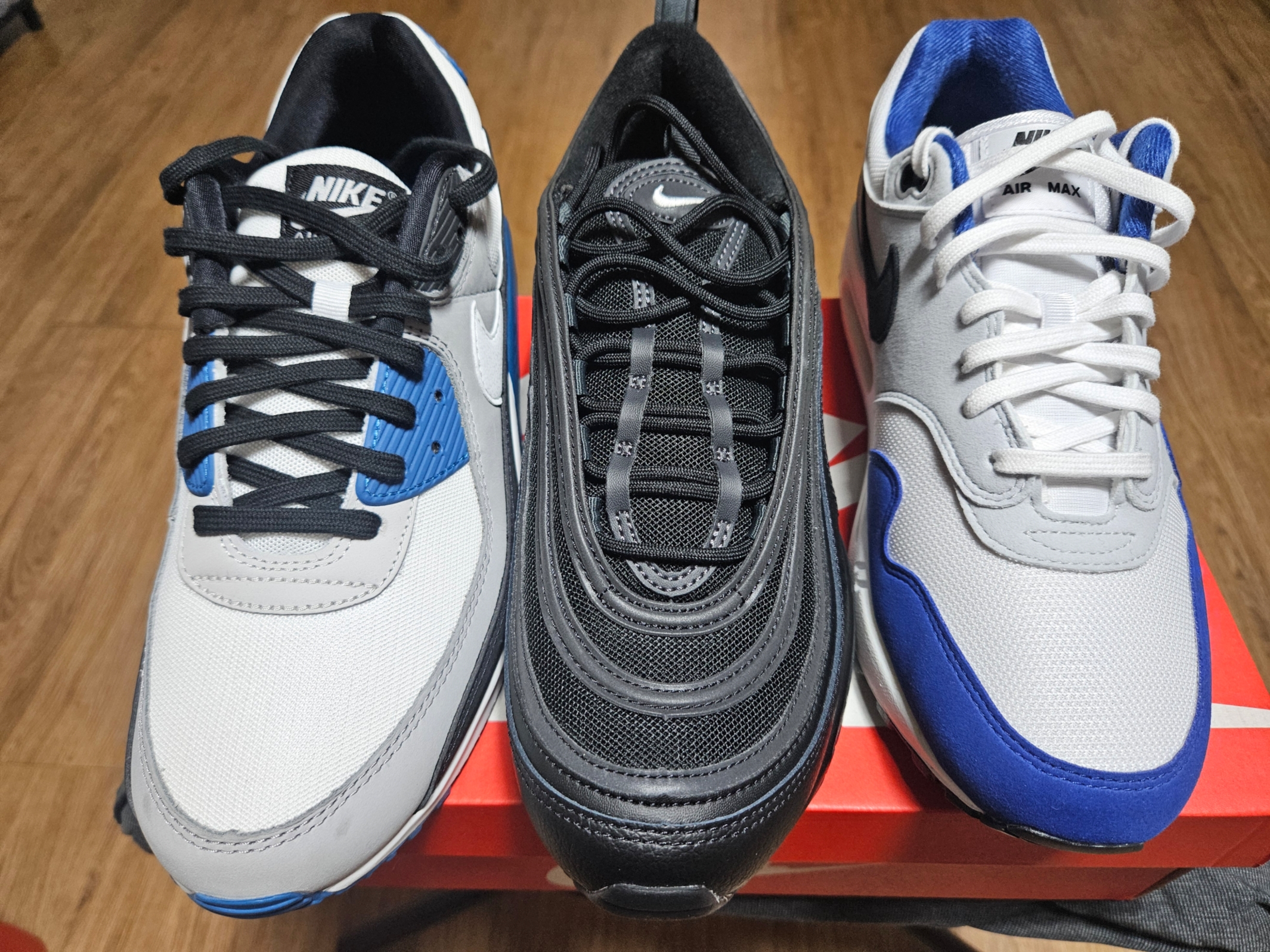 Nike Air Max 1 Deep Royal Blue, Nike Air Max 90 Light Smoke Grey Industrial Blue 착용 스타일 - 1