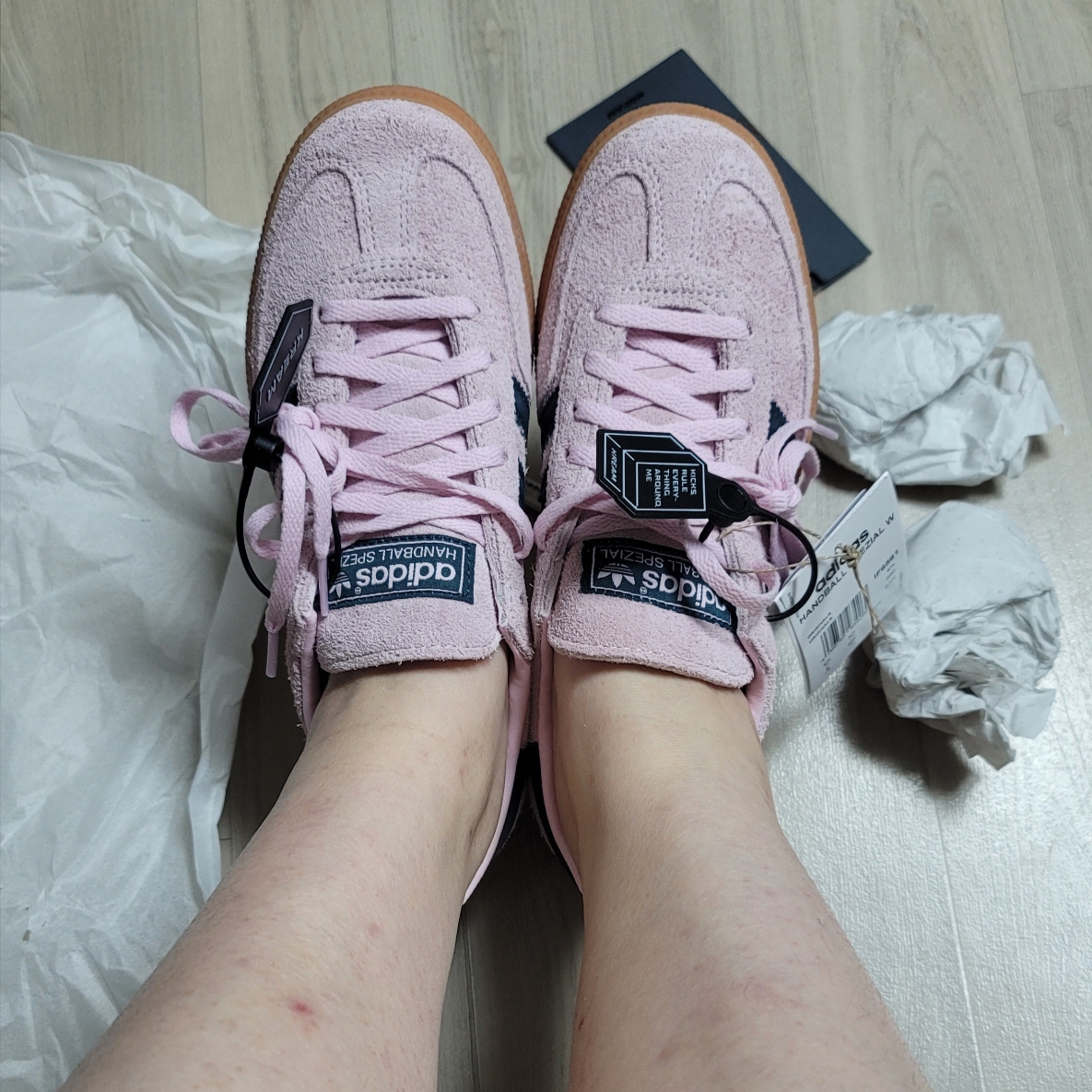 (W) Adidas Spezial Handball Clear Pink 착용 스타일 - 4