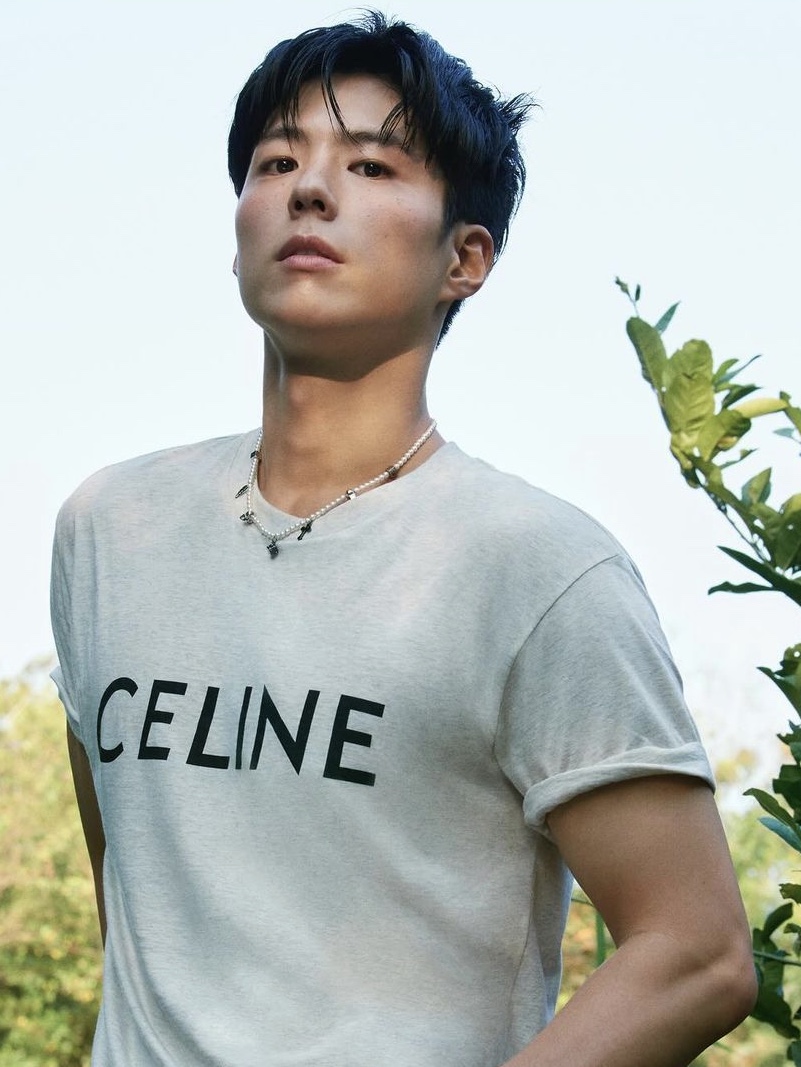 Celine Loose T-Shirt in Cotton Jersey Chalk Black 착용 스타일