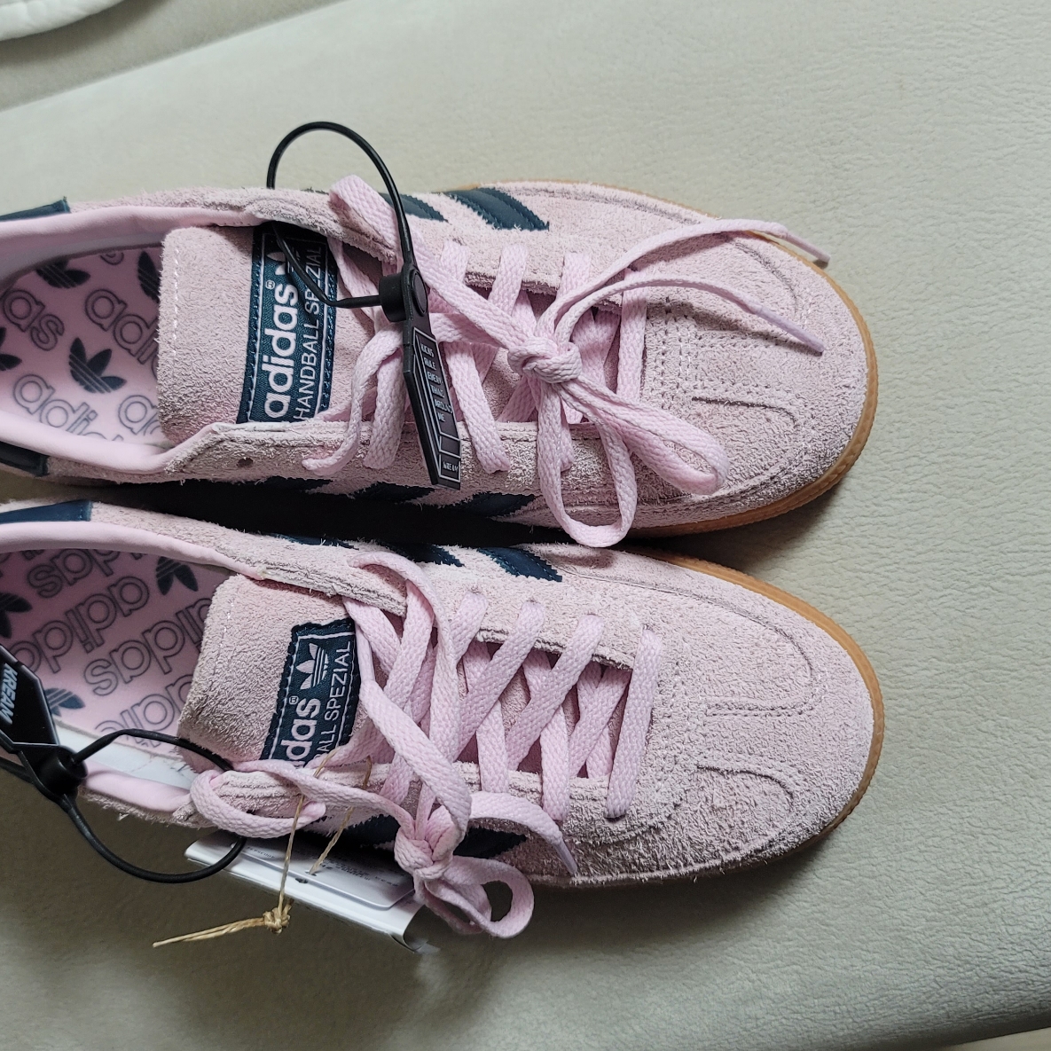 (W) Adidas Spezial Handball Clear Pink 착용 스타일 - 1