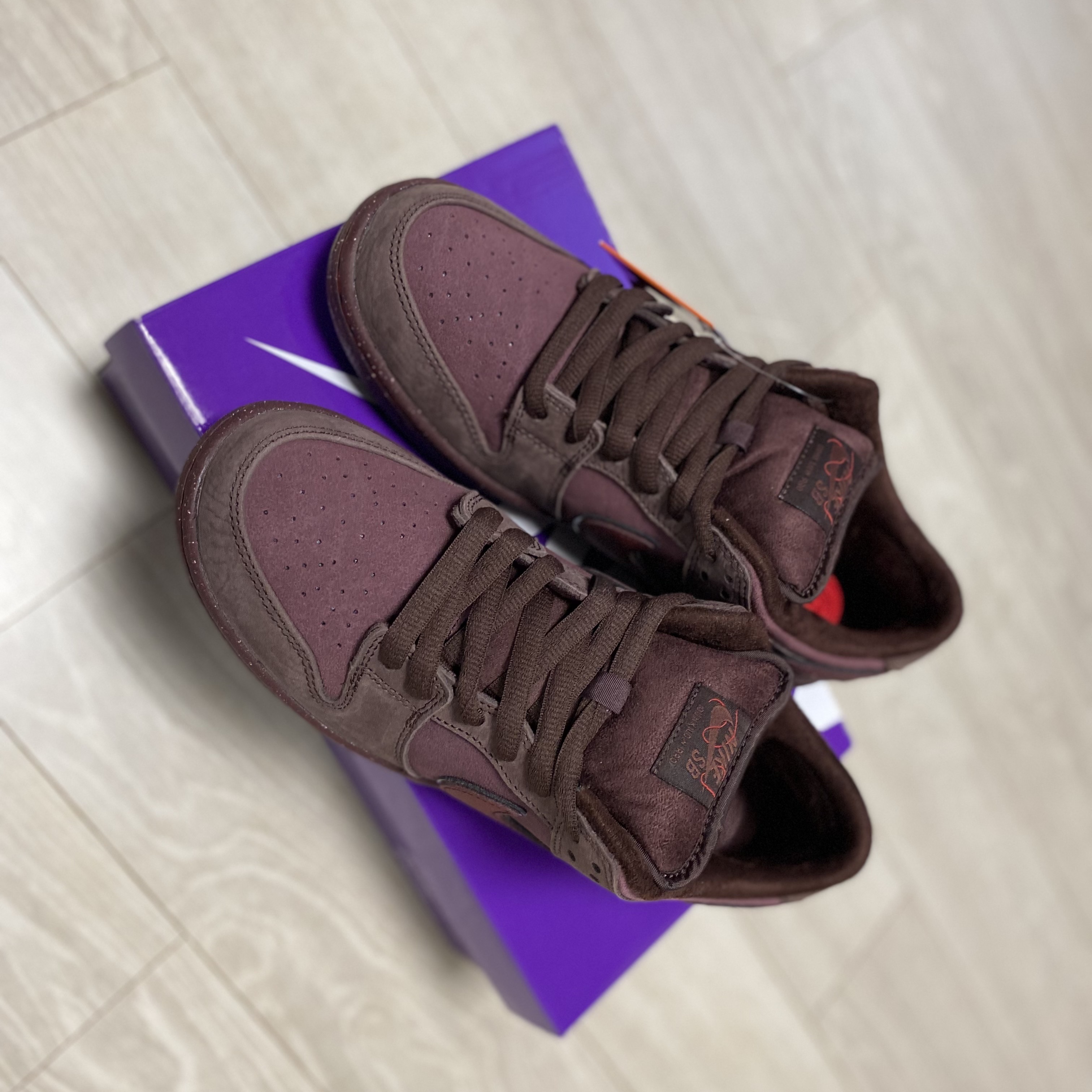 Nike SB Dunk Low PRM Burgundy Crush 착용 스타일