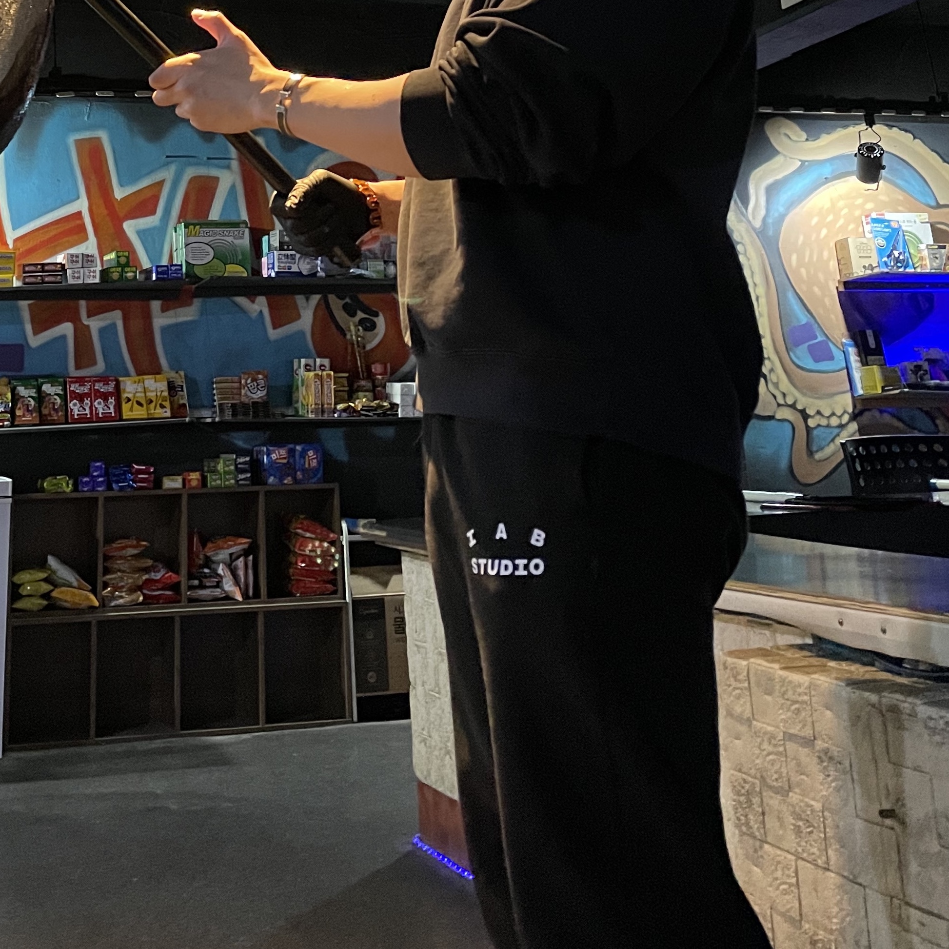 IAB Studio Sweatpants Black White - 23SS 착용 스타일