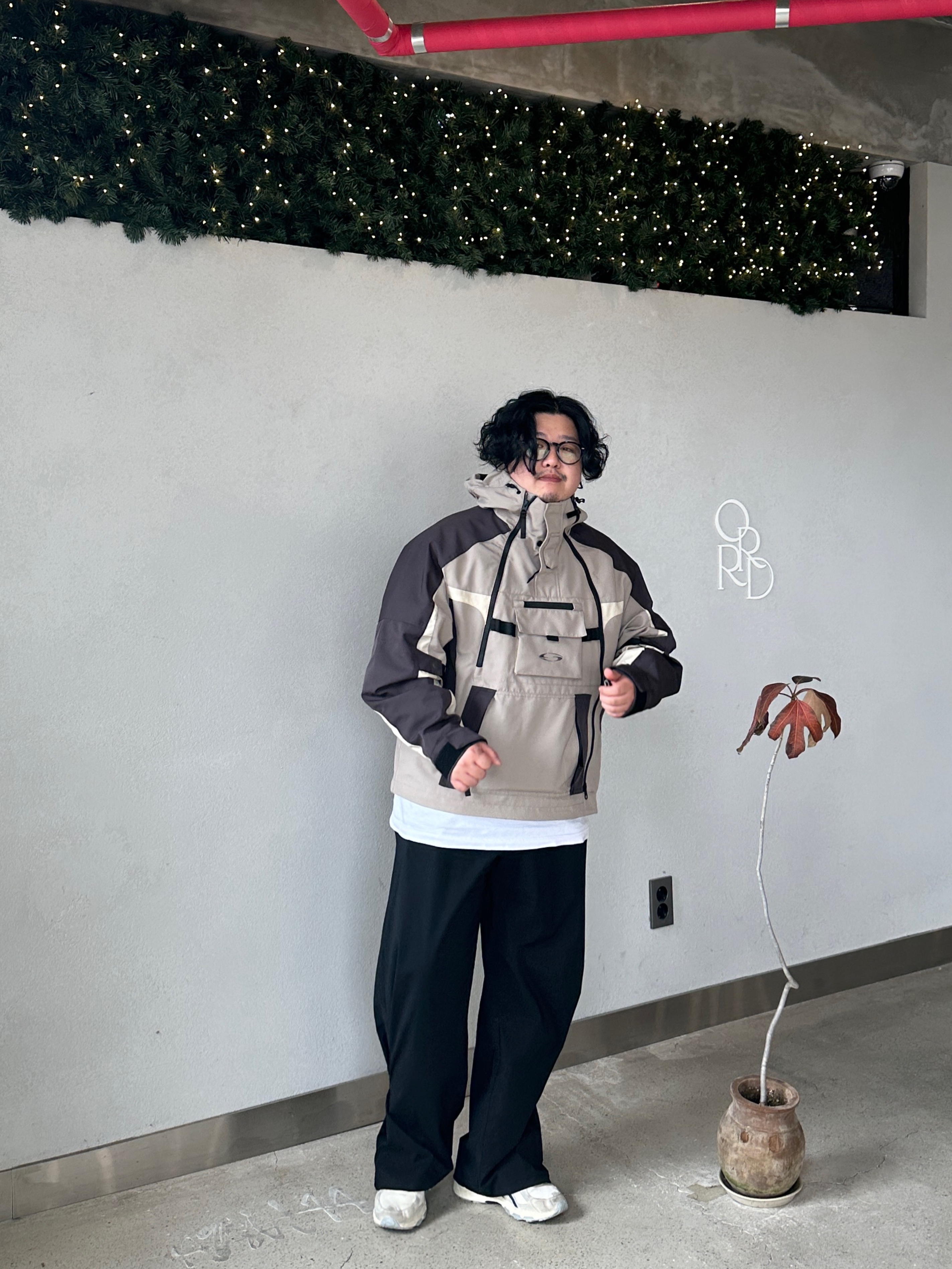 Grailz Technical Shell Jacket Tan, Nonnod Lounge Nylon Snap Pants Black 착용 스타일 - 1