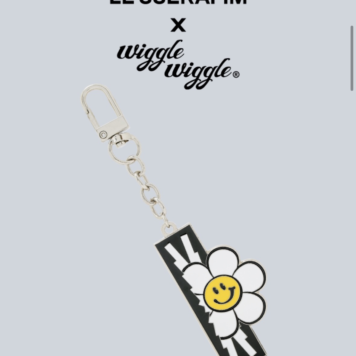LE SSERAFIM x Wiggle Wiggle Metal Keyring 착용 스타일 - 3