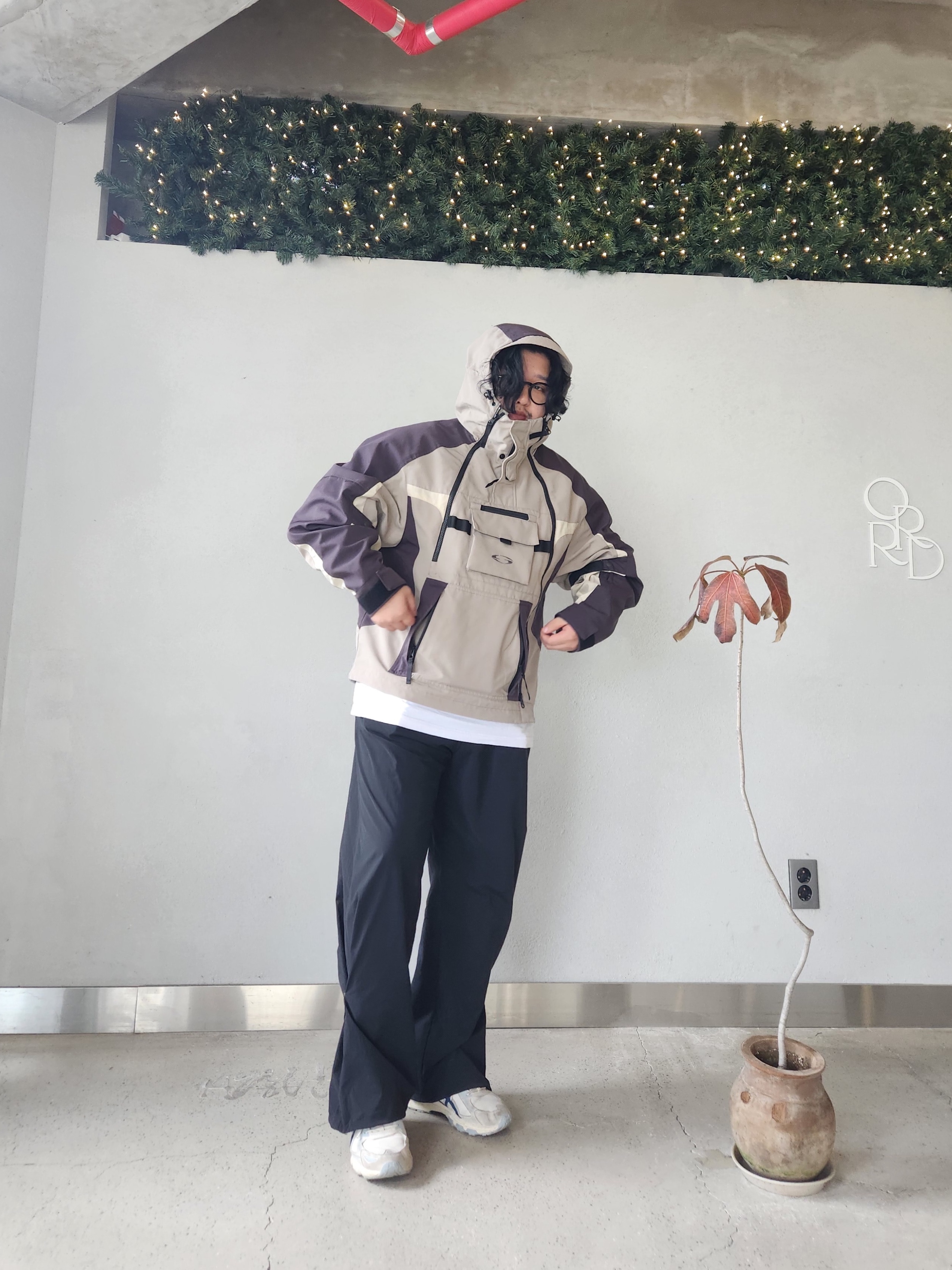 Grailz Technical Shell Jacket Tan, Nonnod Lounge Nylon Snap Pants Black 착용 스타일 - 2