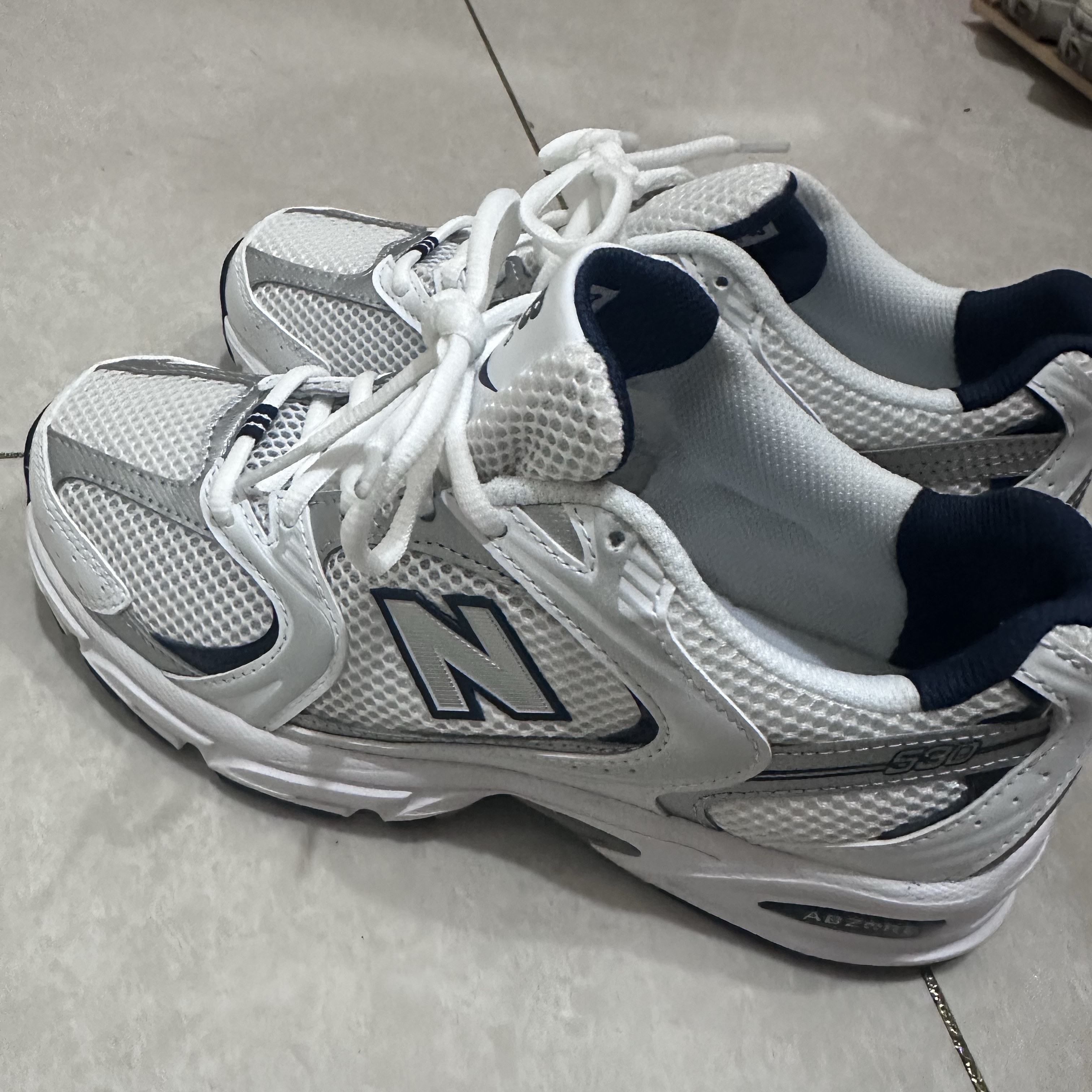 New Balance 530 White 착용 스타일