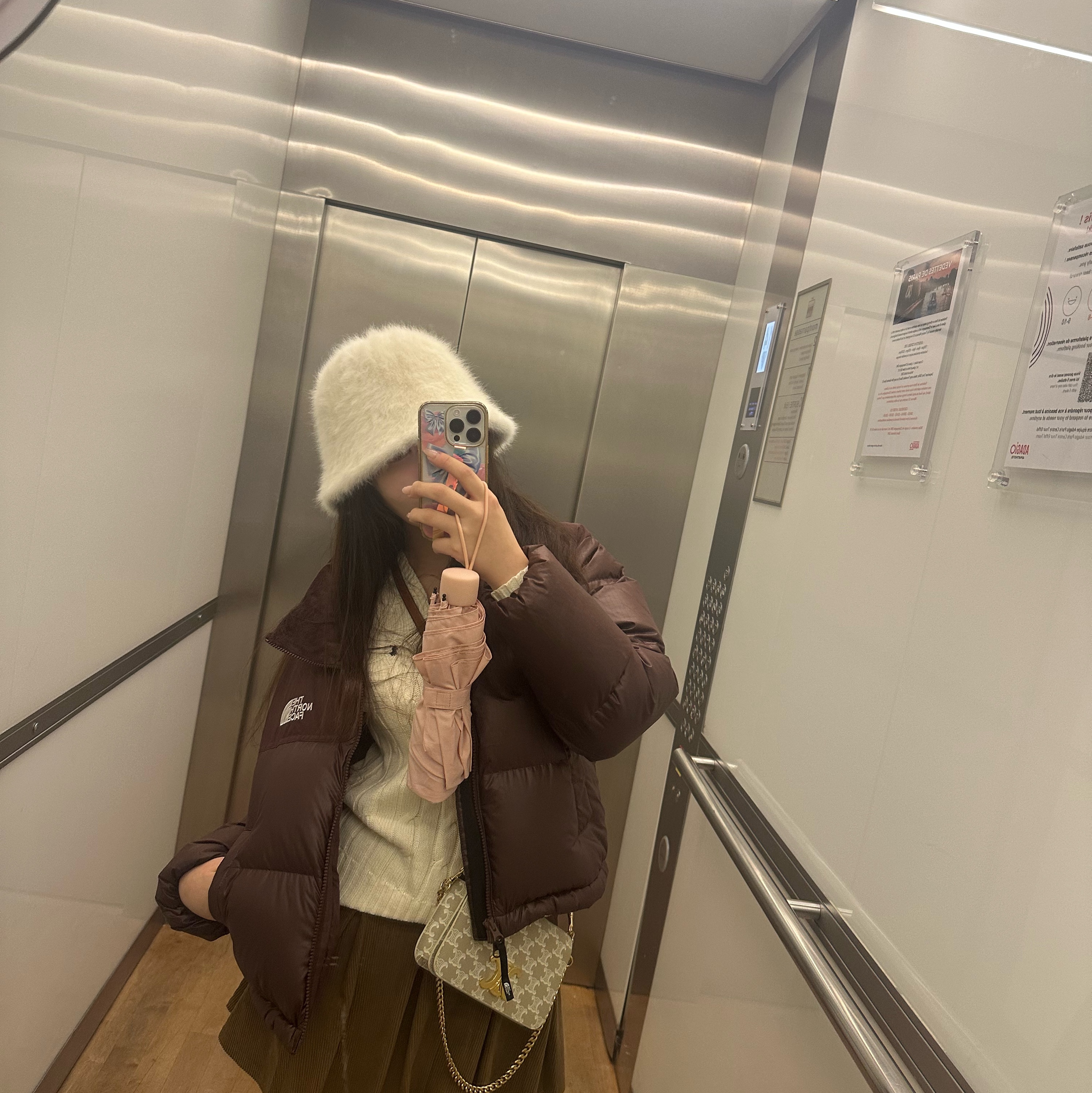 (W) The North Face White Label Novelty Nuptse Down Jacket Cocoa Brown 착용 스타일