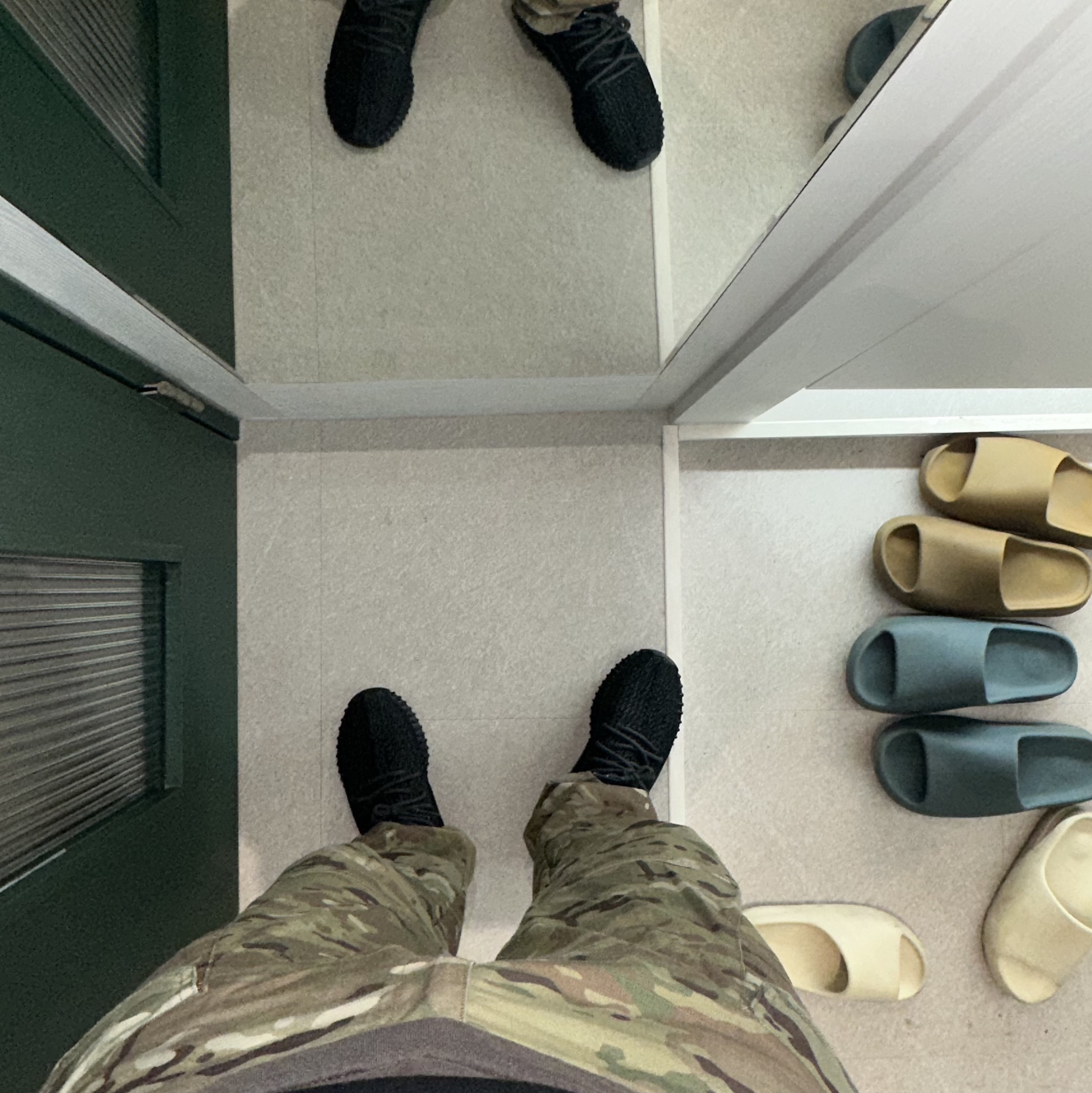 Adidas Yeezy Slide Slate Marine, Adidas Yeezy Slide Pure 착용 스타일