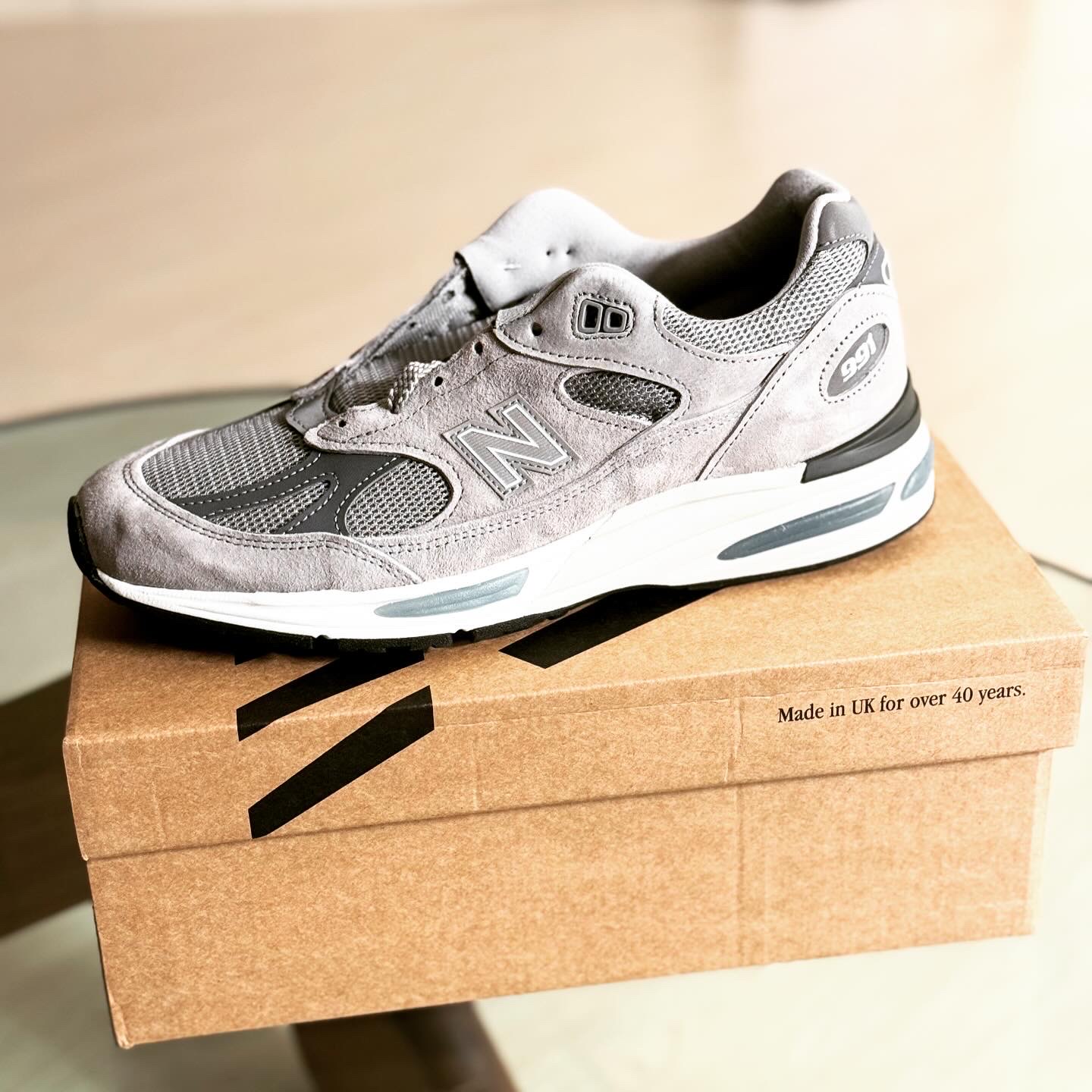 New Balance 991v2 Made in UK Rock Ridge Alloy Silver 착용 스타일 - 2