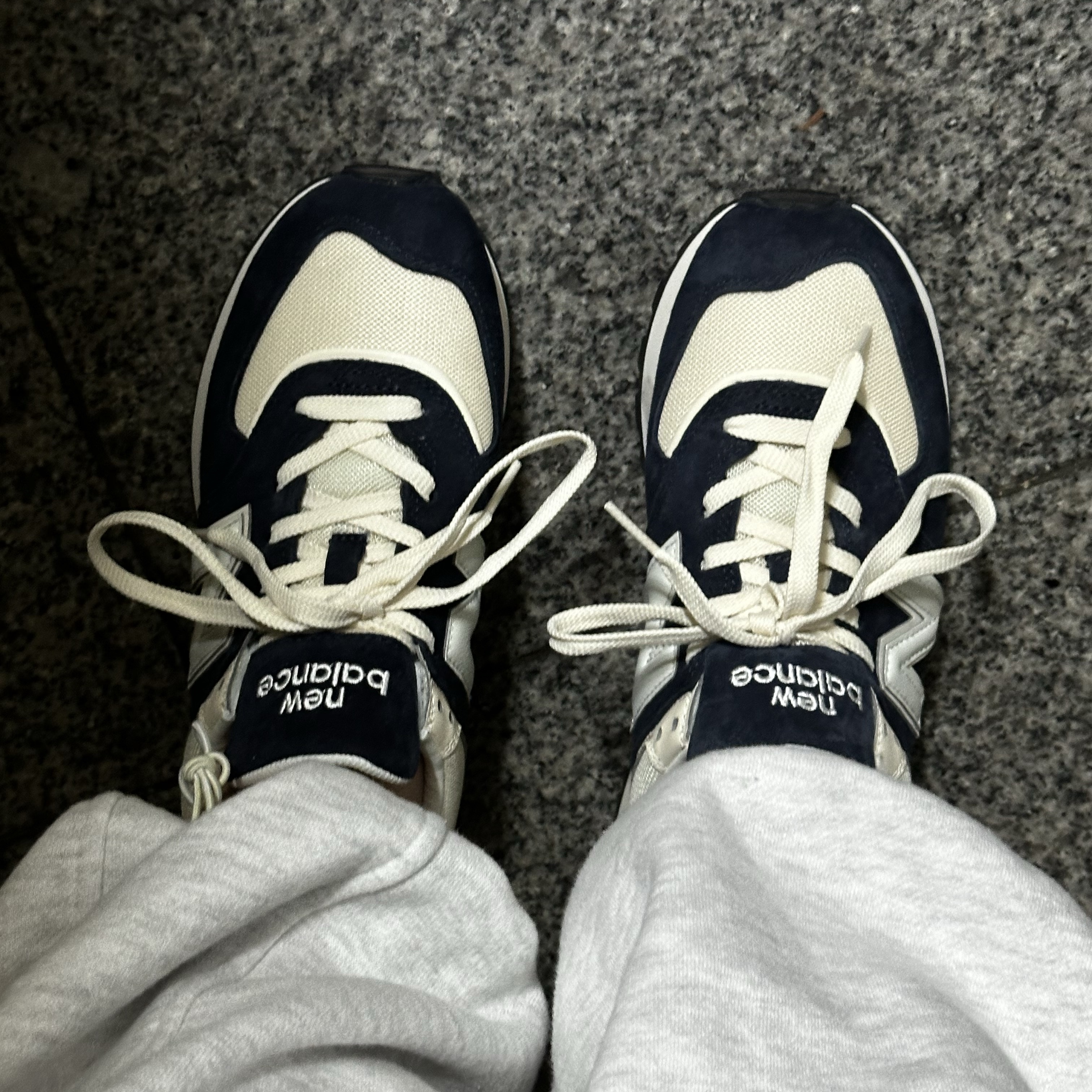 New Balance 574 Legacy Navy Blue 착용 스타일 - 1