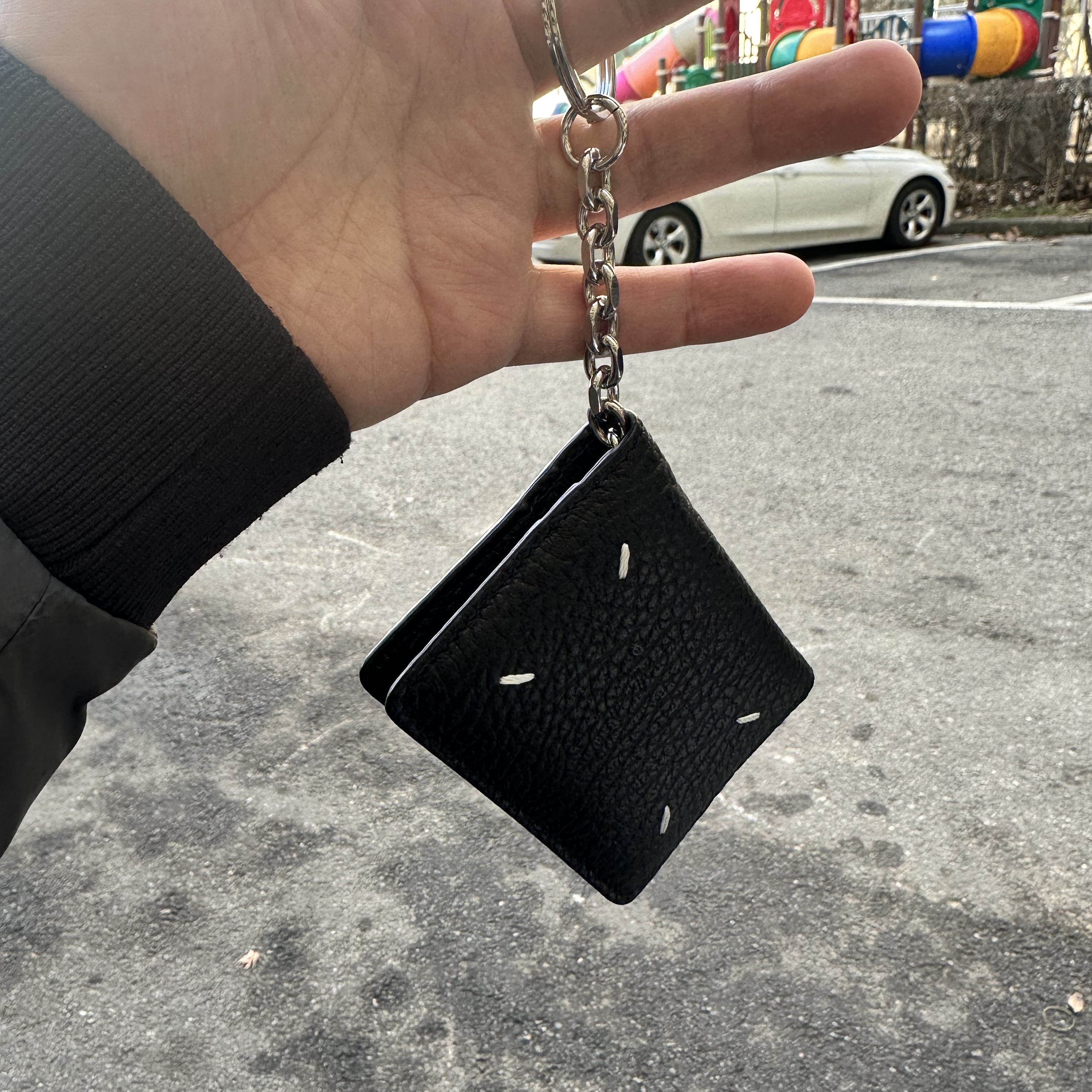 Maison Margiela Keyring Wallet Black 착용 스타일