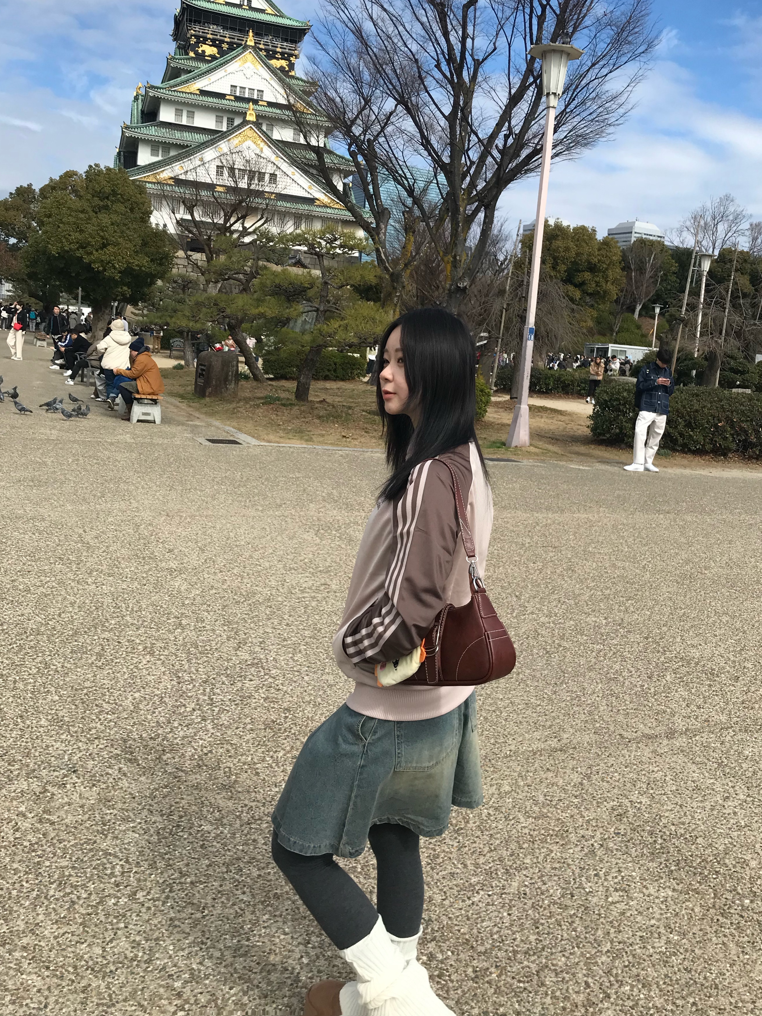 (W) UGG Classic Mini Platform Boots Chestnut 착용 스타일 - 3
