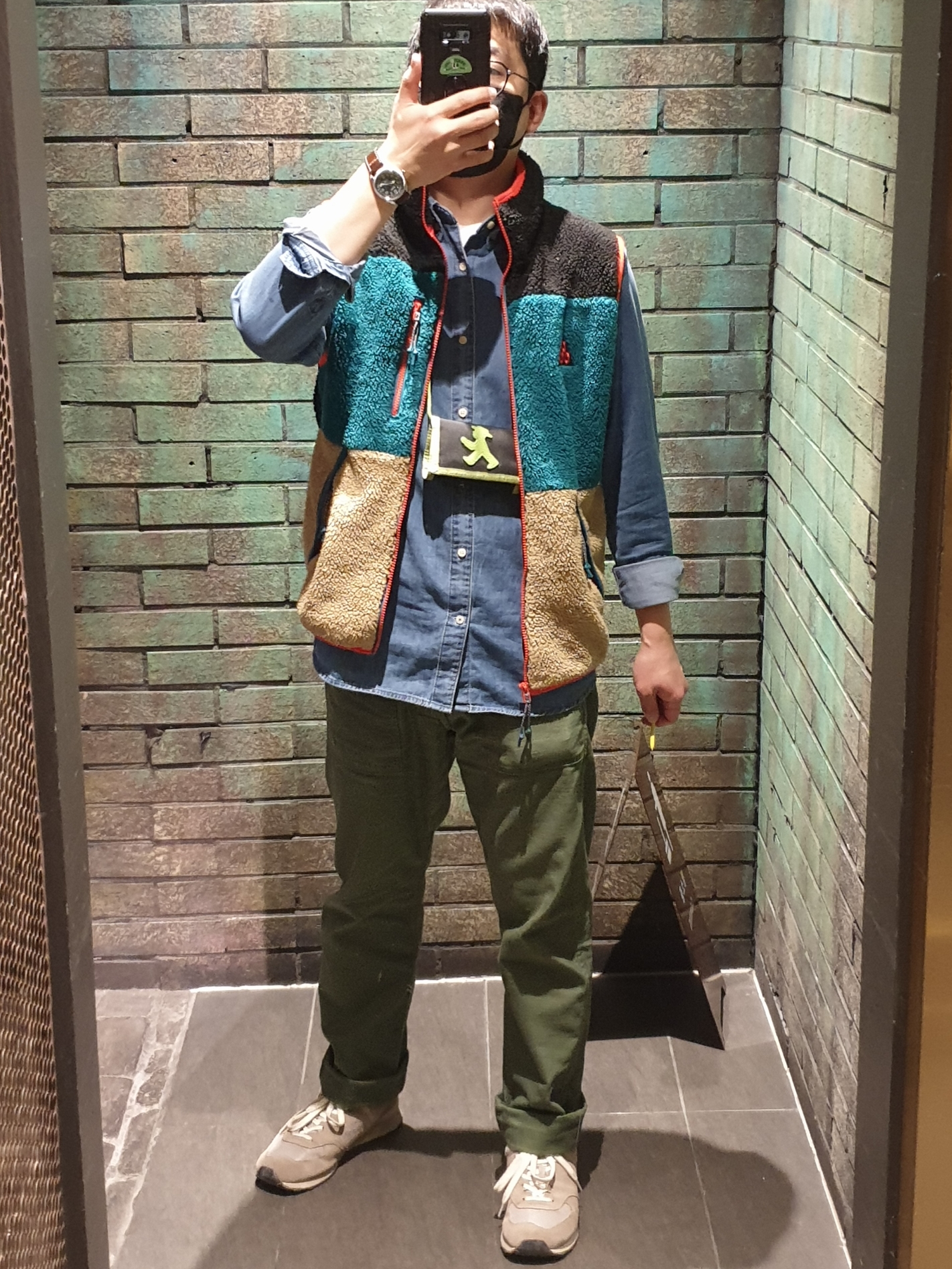 Nike ACG Vest Black Parachute Beige Geode Teal - Asia, New Balance 574 Grey Day 착용 스타일
