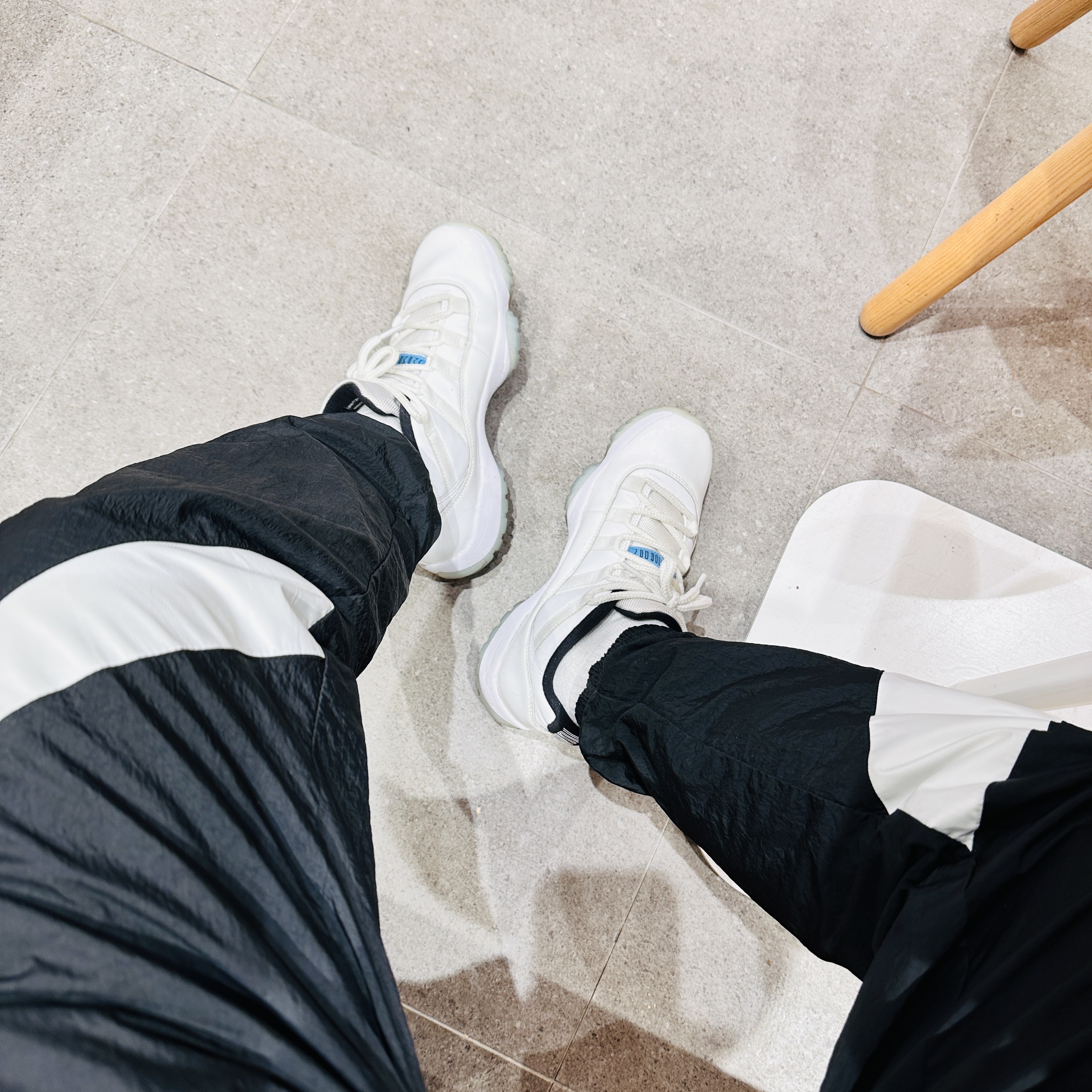 Jordan 11 Retro Low Legend Blue 착용 스타일 - 1