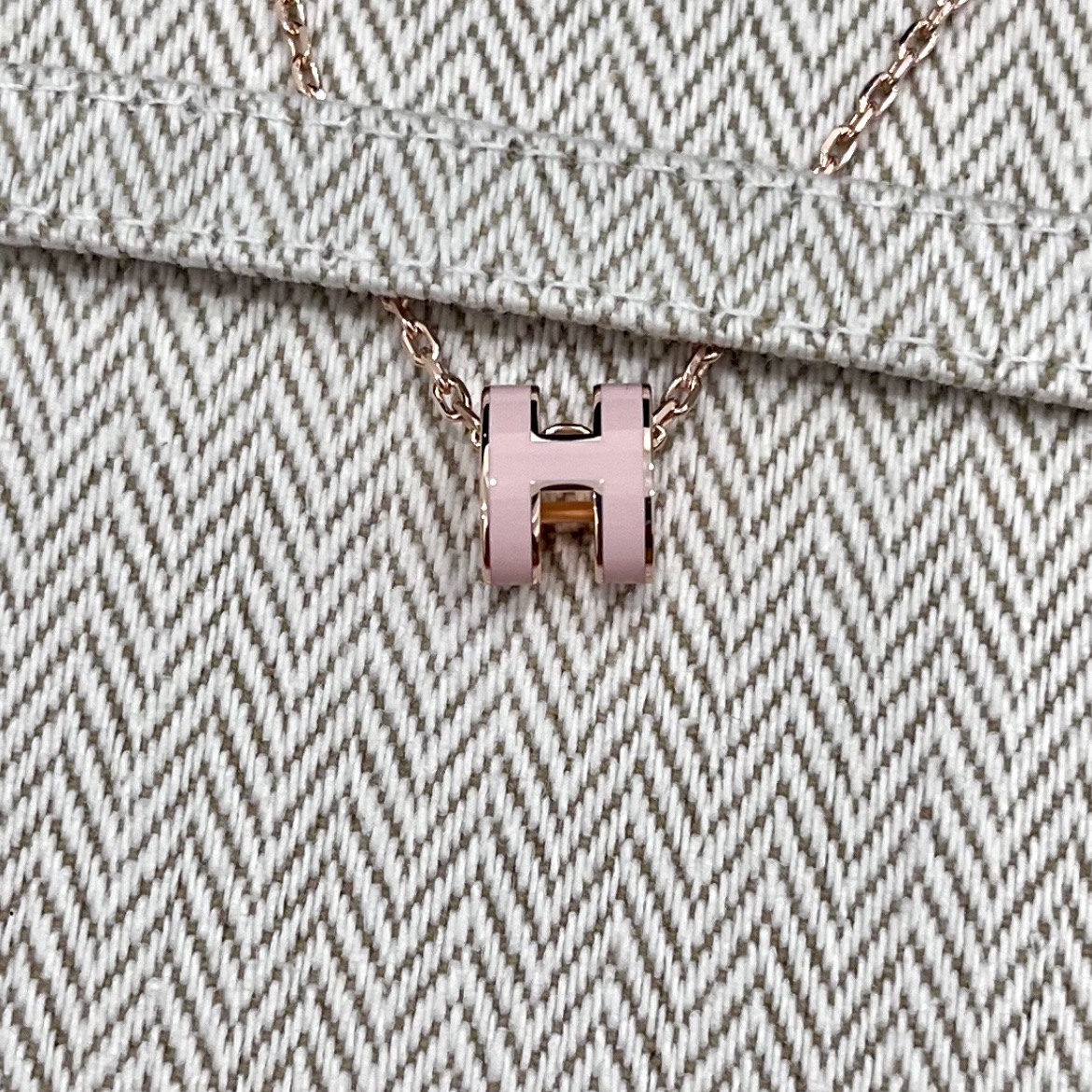 (W) Hermes Mini Pop H Pendant Rose Gold & Rose Dragee 착용 스타일